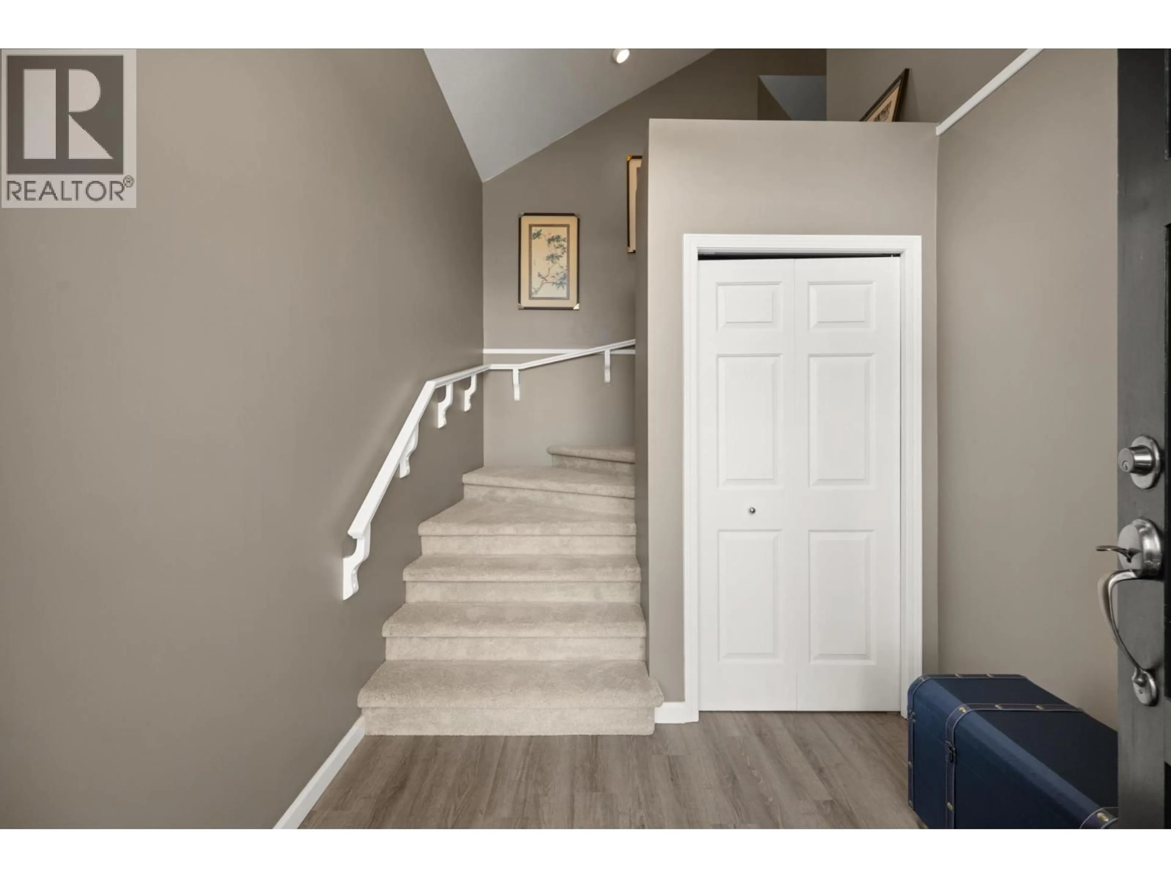 Indoor entryway for 215 MORNINGSIDE DRIVE, Tsawwassen British Columbia V4L2M3