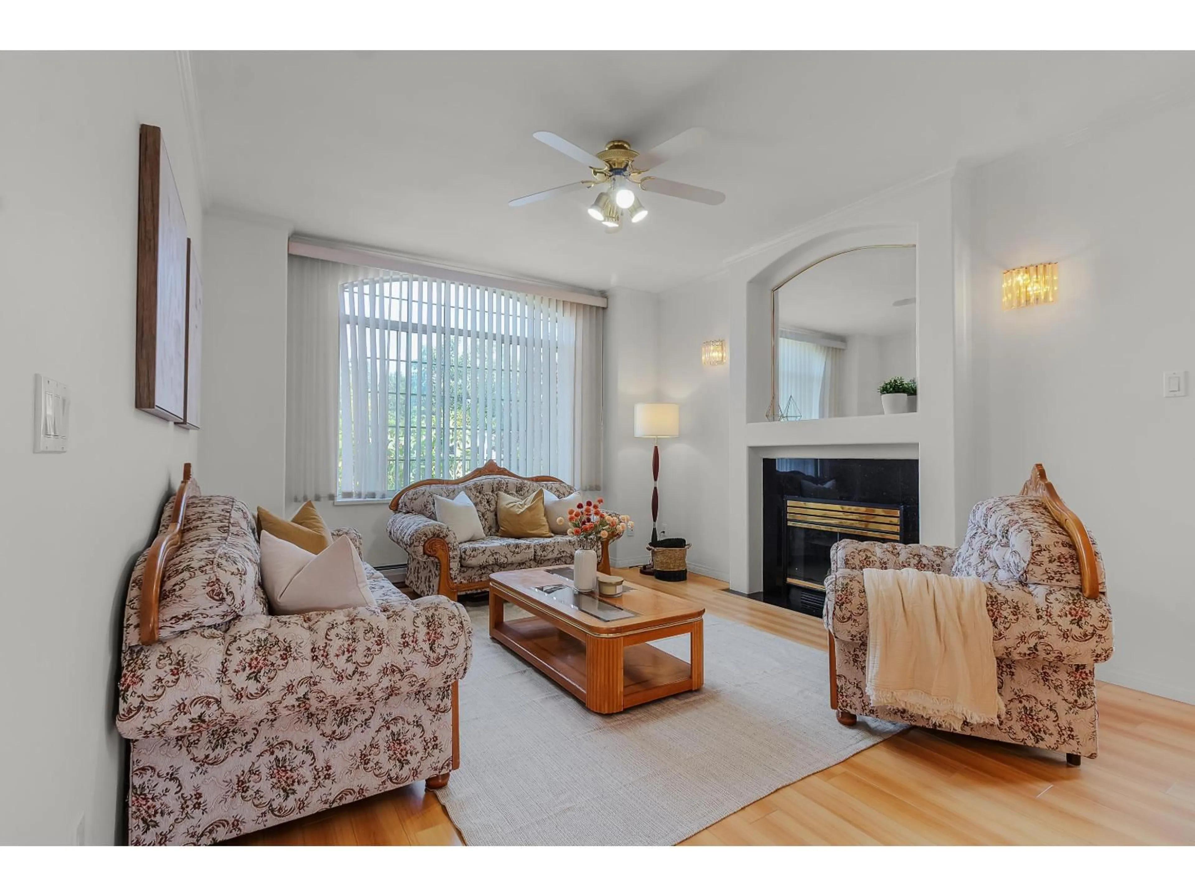 Living room with furniture, unknown for 12256 64A AVENUE, Surrey British Columbia V3W3R8