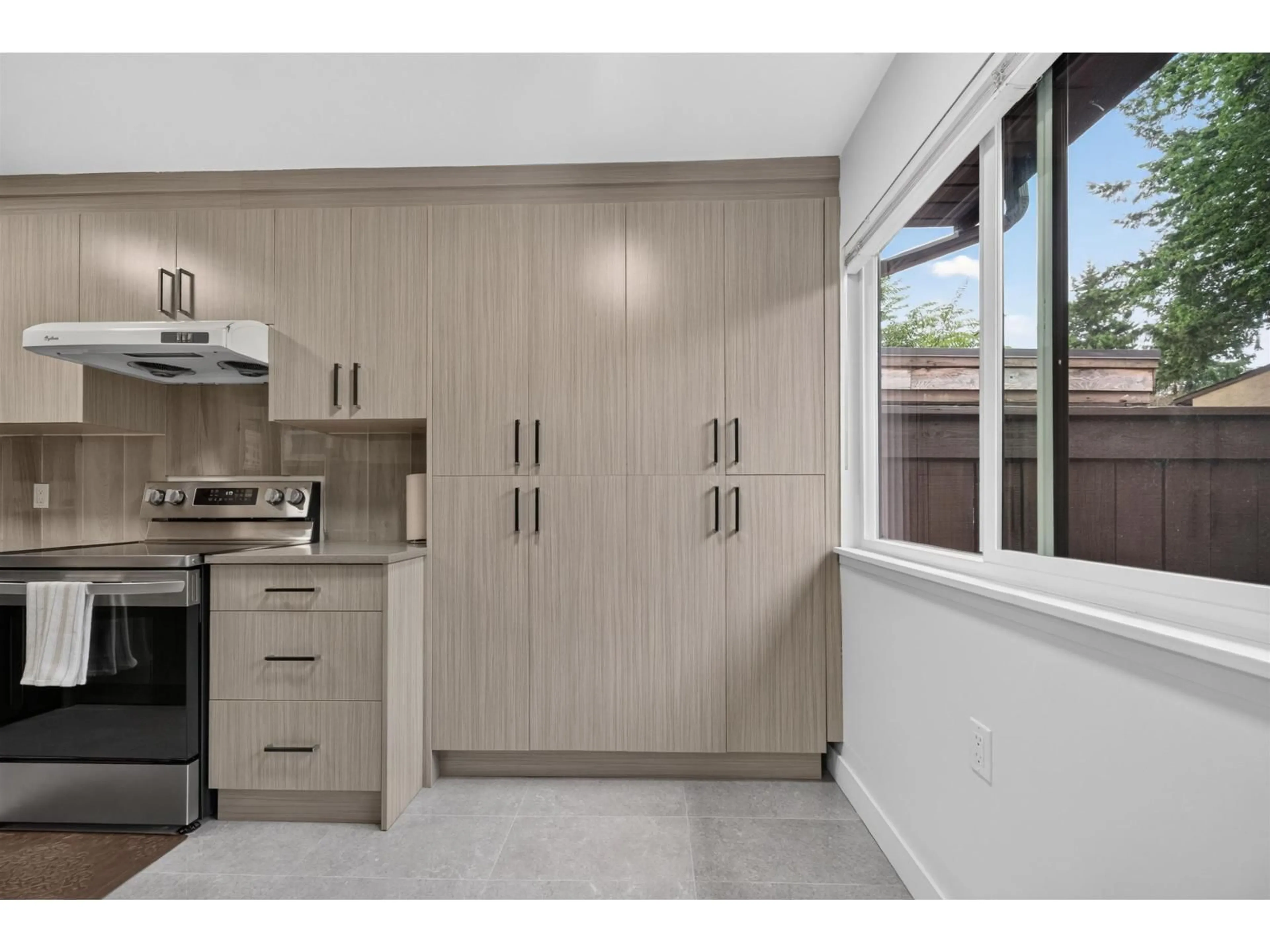 Standard kitchen, unknown for 121 - 9467 PRINCE CHARLES BOULEVARD, Surrey British Columbia V3V7G1