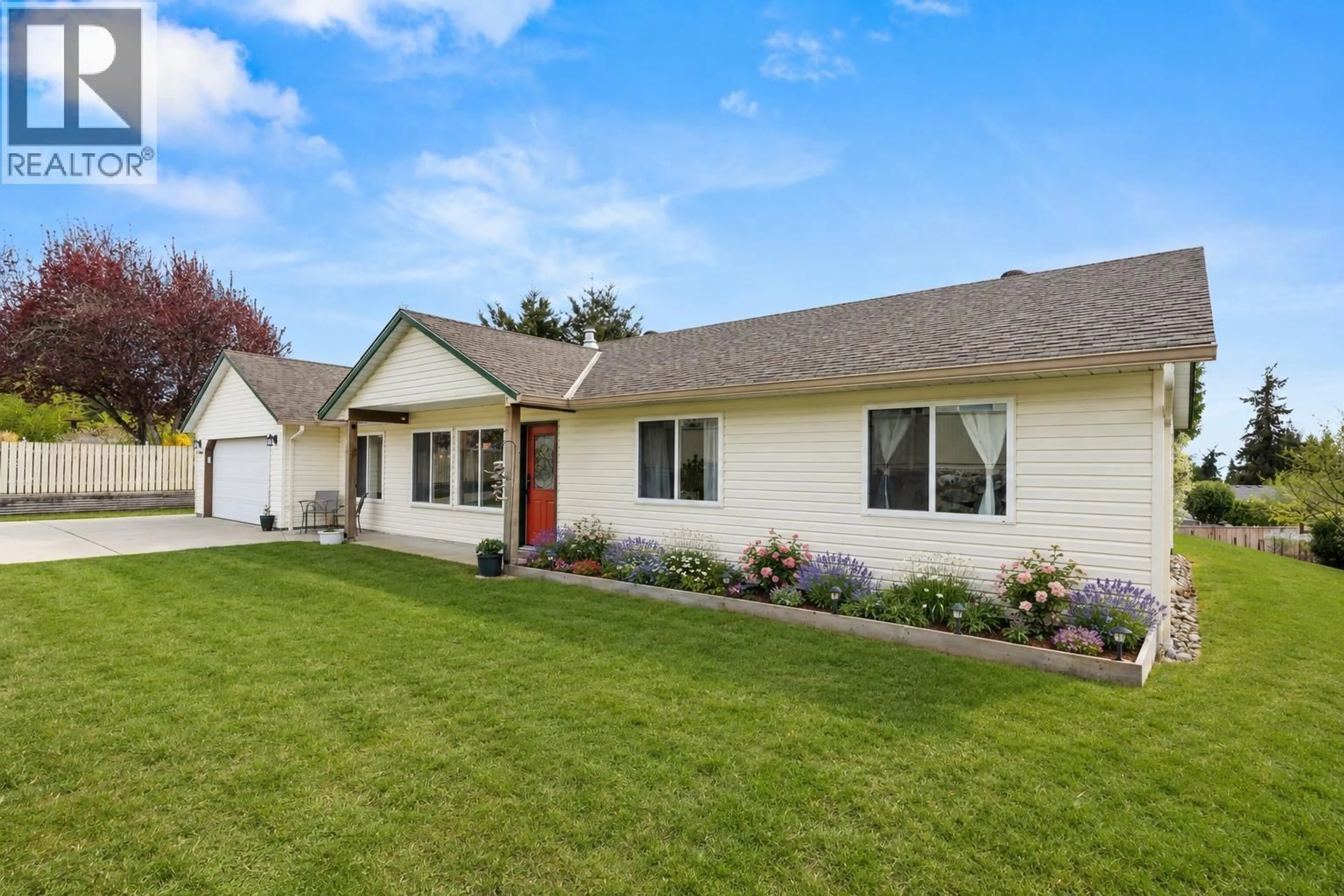Home with vinyl exterior material, street for 6365 HOMESTEAD AVENUE, Sechelt British Columbia V7Z0M7