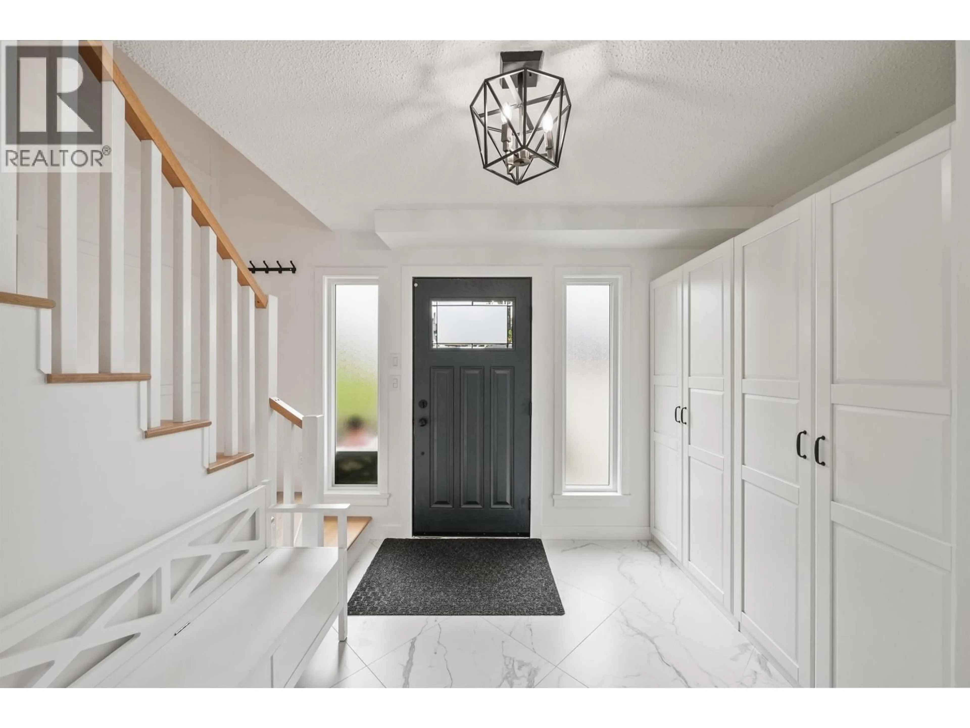Indoor entryway for 1071 SPAR DRIVE, Coquitlam British Columbia V3H3H2