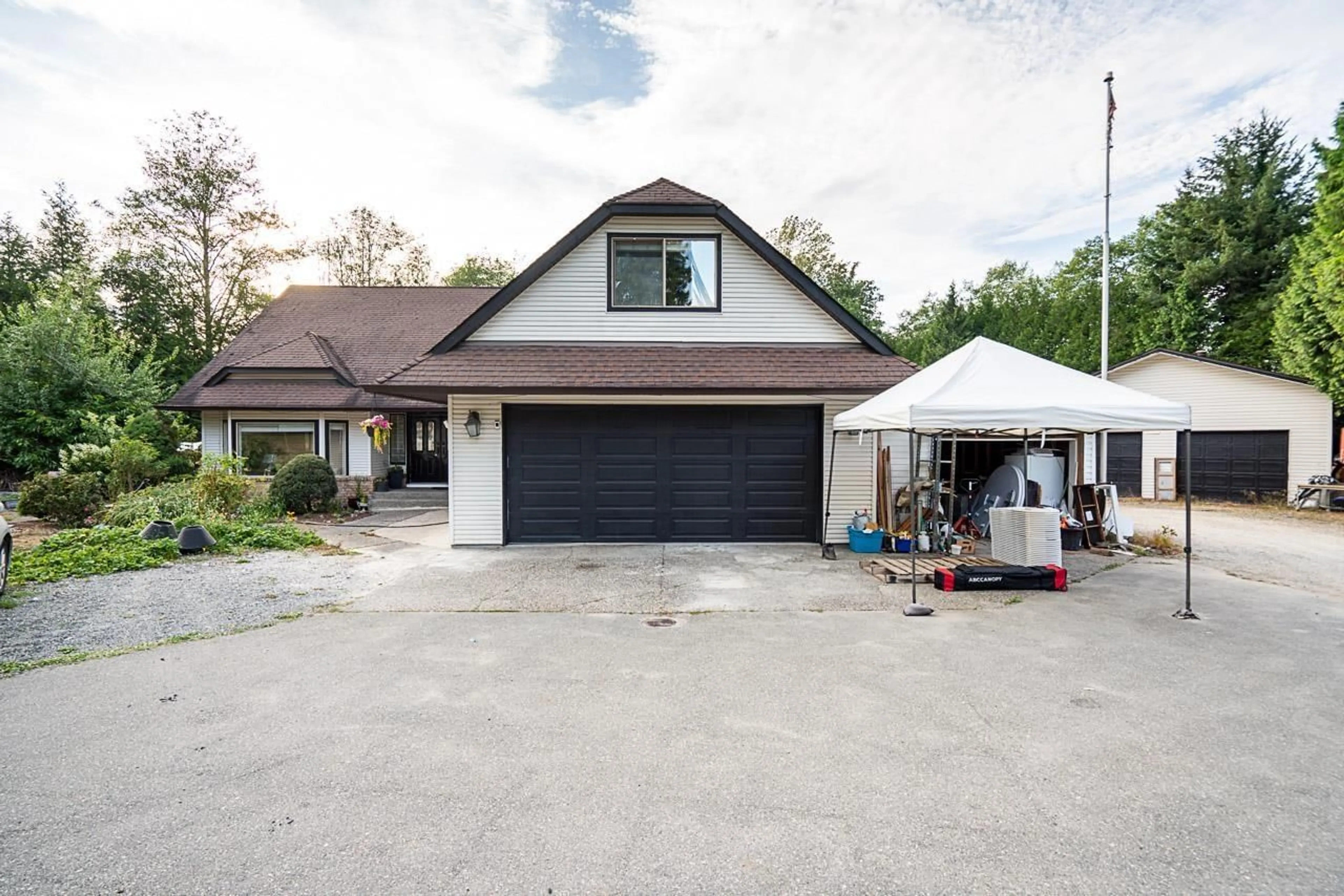 Indoor garage for 9317 188 STREET, Surrey British Columbia V4N3V1