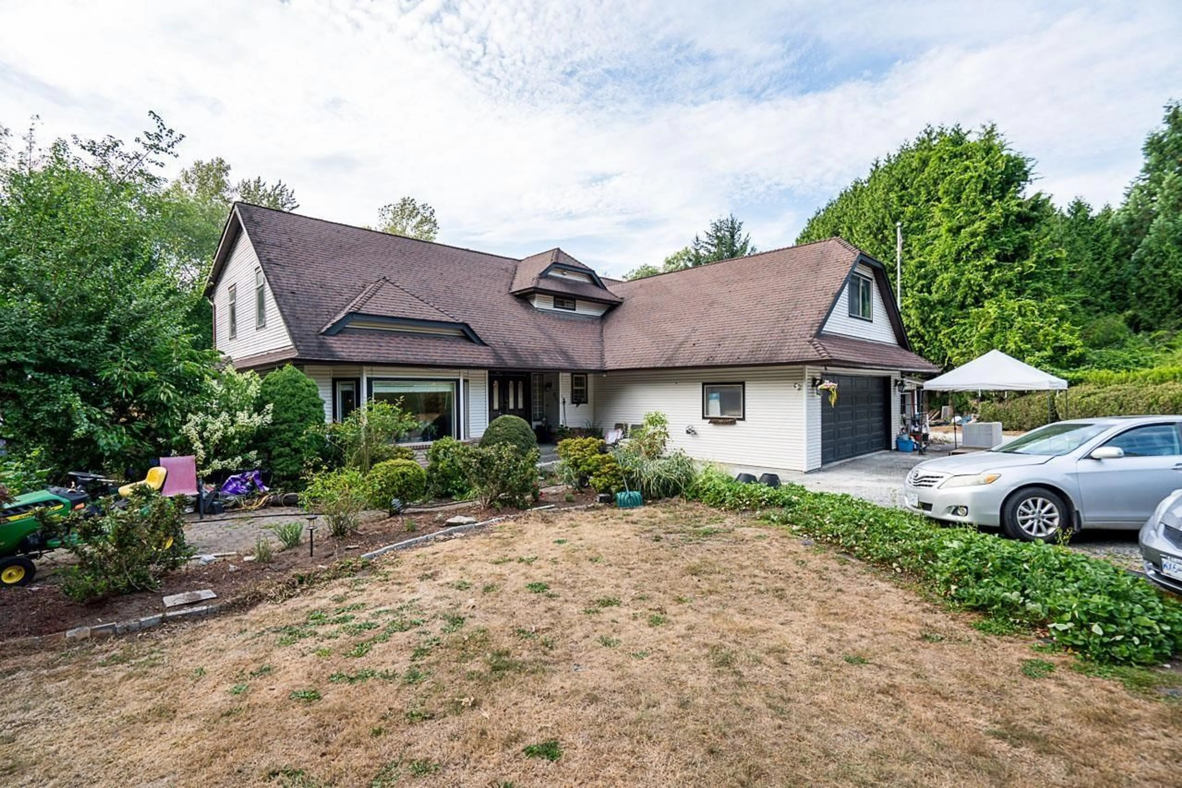 A pic from outside/outdoor area/front of a property/back of a property/a pic from drone, street for 9317 188 STREET, Surrey British Columbia V4N3V1