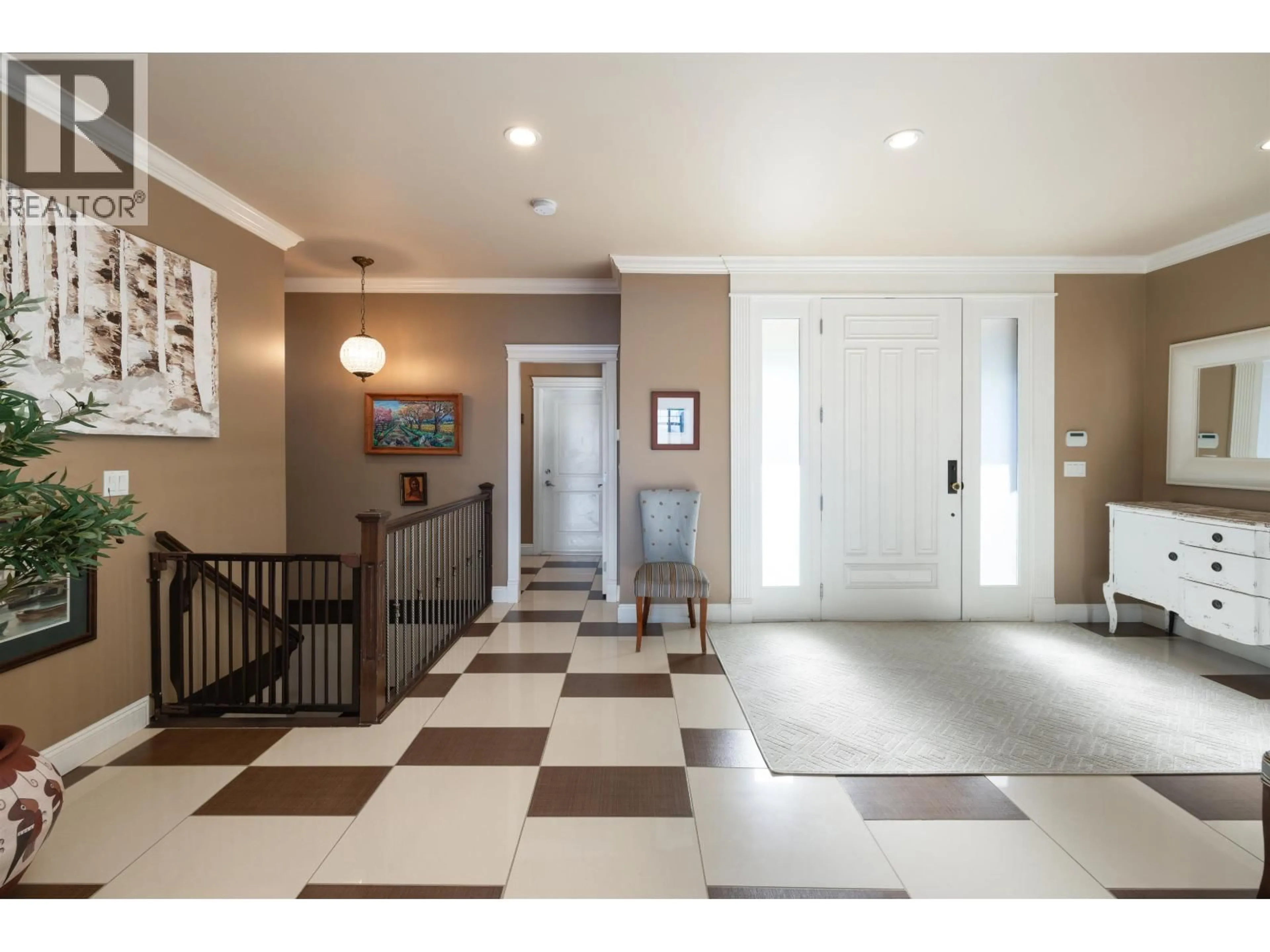 Indoor foyer for 588 NORTH FLETCHER ROAD, Gibsons British Columbia V0N1V9