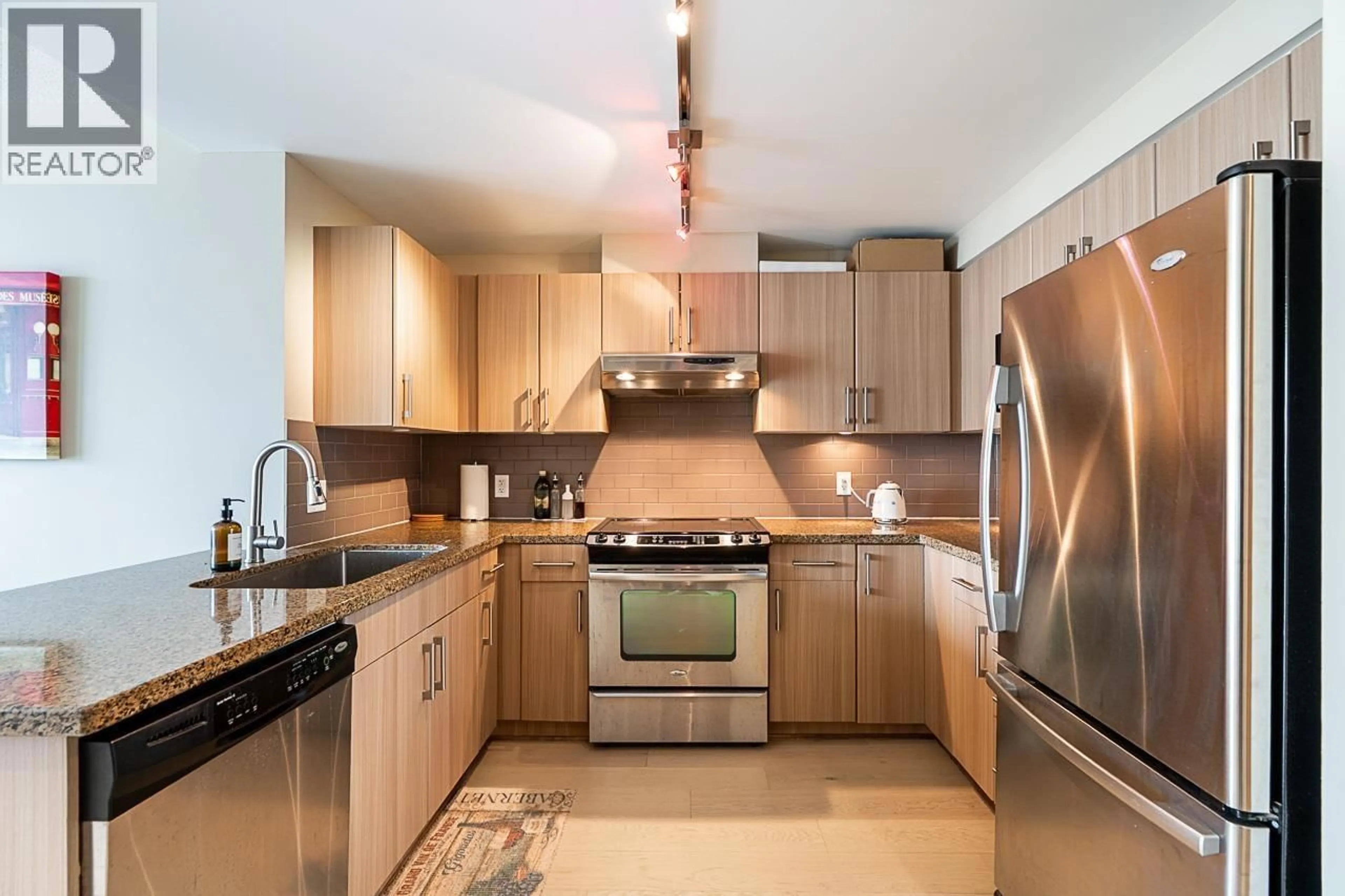 Contemporary kitchen, ceramic/tile floor for 1410 - 14 BEGBIE STREET, New Westminster British Columbia V3M0C4