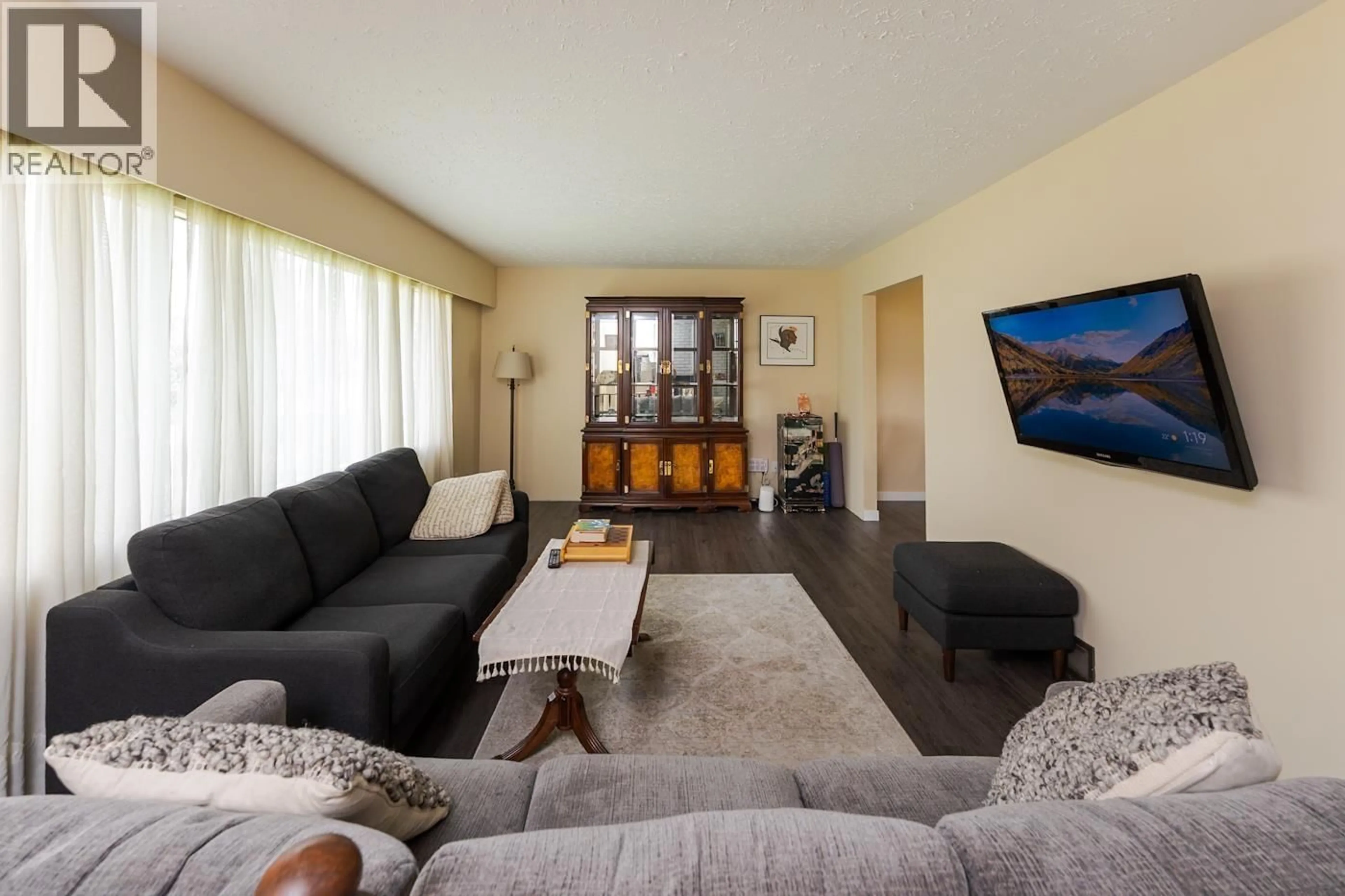 Living room with furniture, unknown for 1123 CHILAKO AVENUE, Prince George British Columbia V2M3Y5