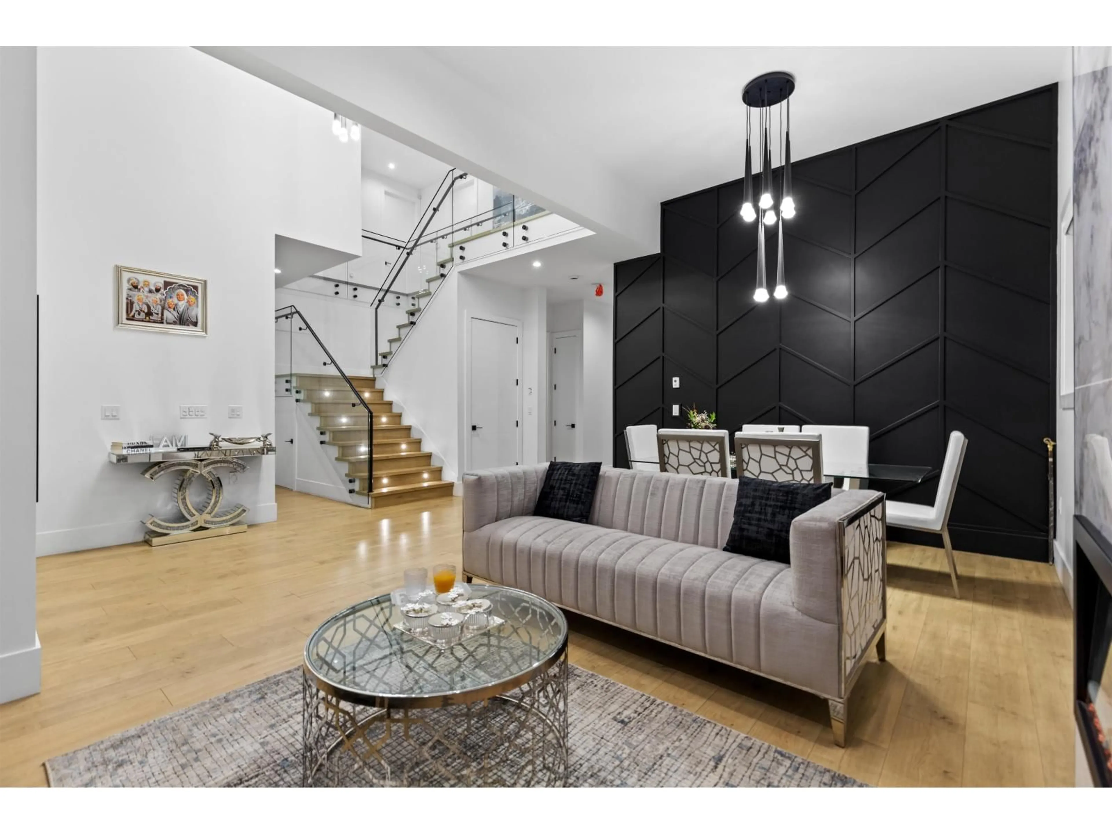 Living room with furniture, unknown for 10686 141A STREET, Surrey British Columbia V3T4R7