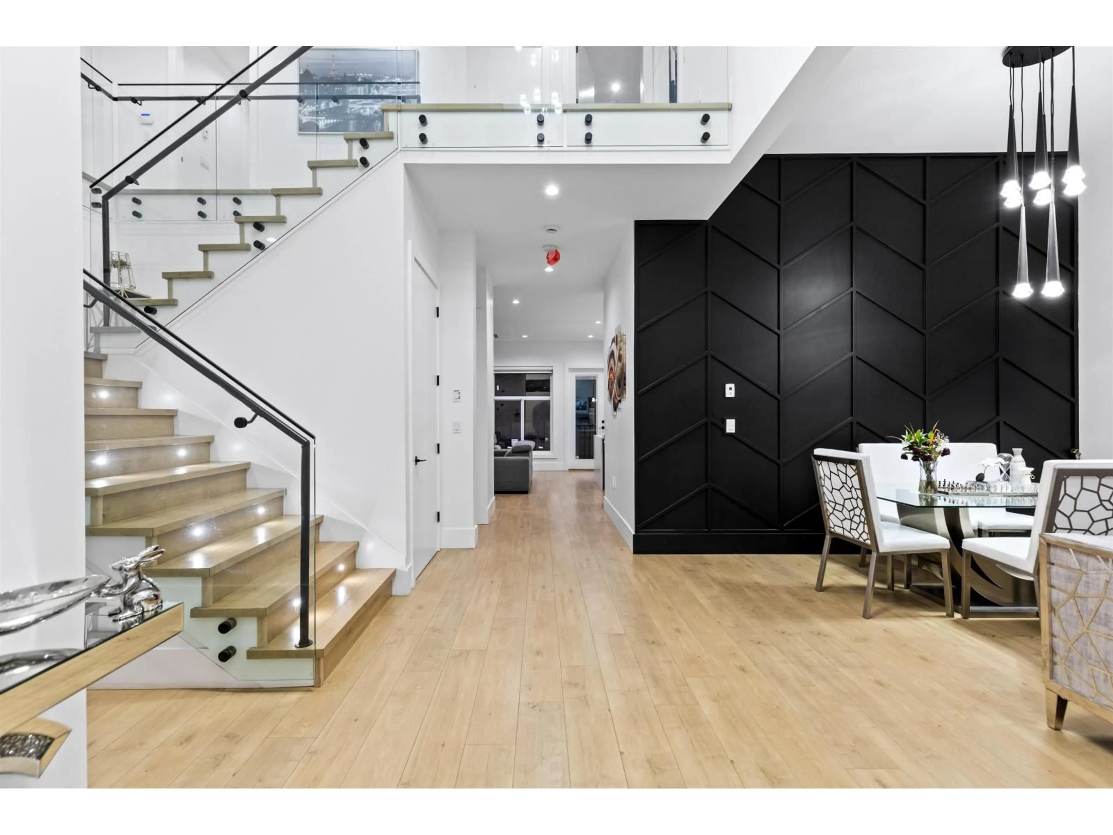 Indoor foyer for 10686 141A STREET, Surrey British Columbia V3T4R7