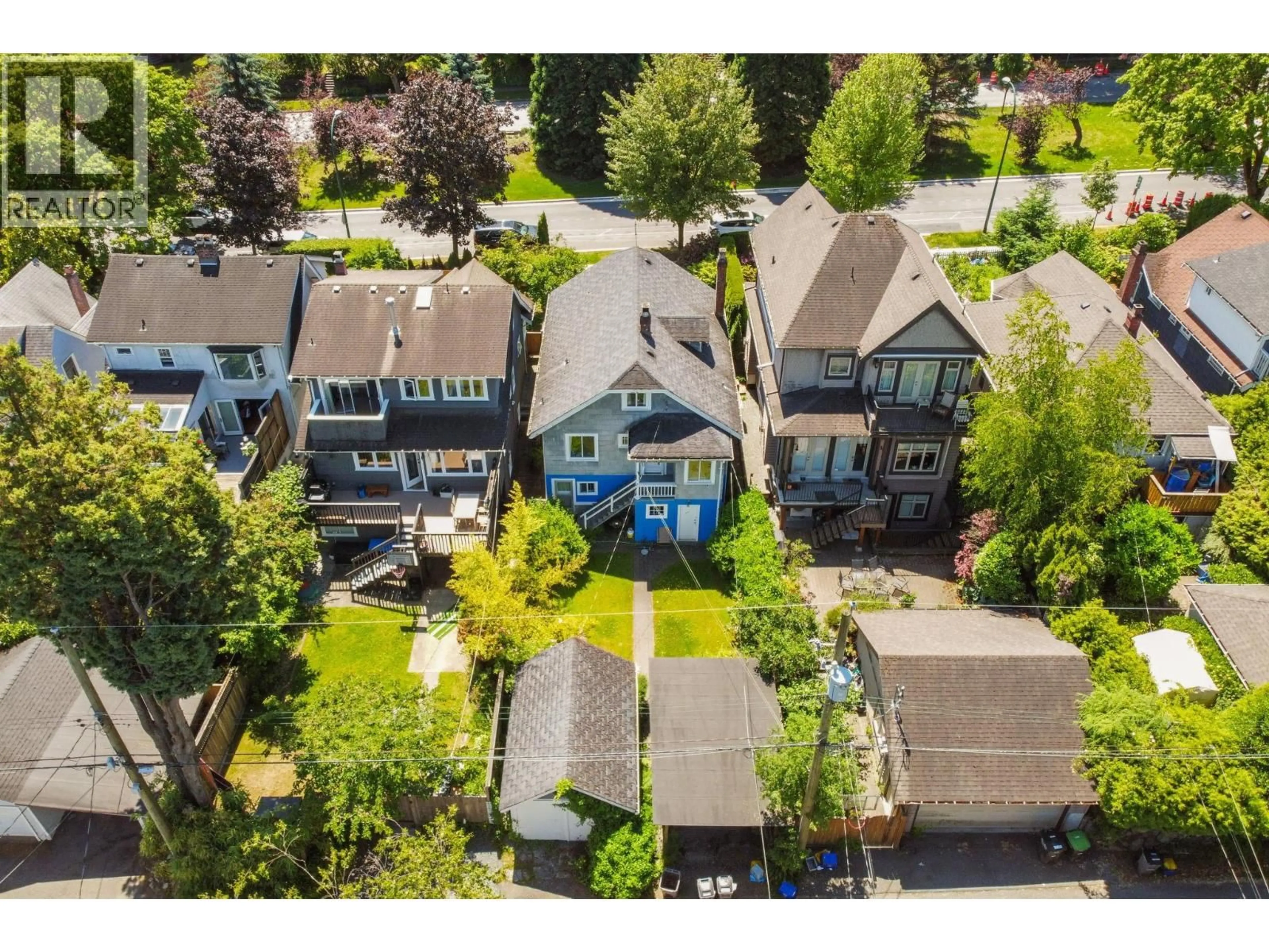 A pic from outside/outdoor area/front of a property/back of a property/a pic from drone, street for 3149 KING EDWARD AVENUE, Vancouver British Columbia V6L1V4