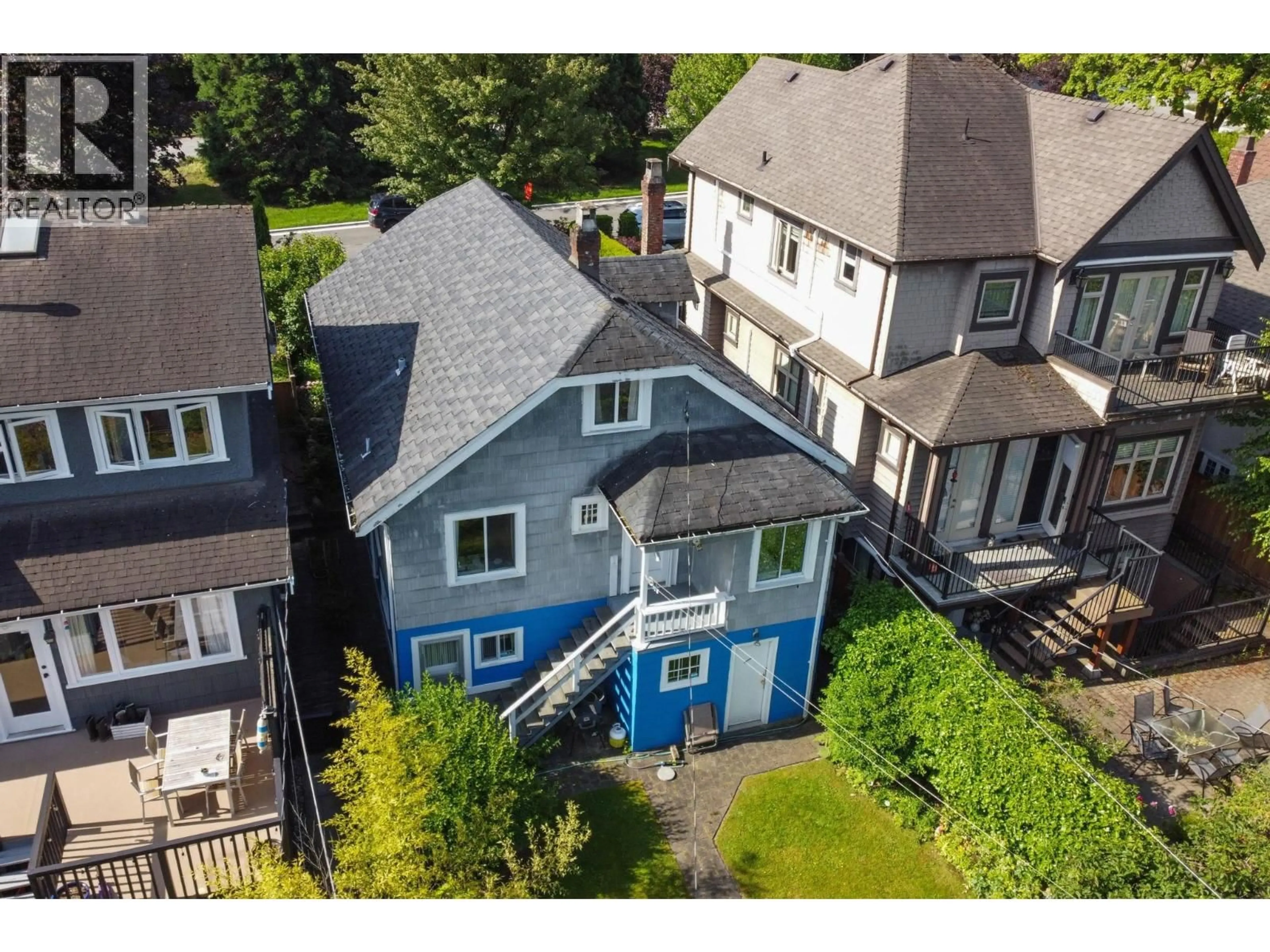 A pic from outside/outdoor area/front of a property/back of a property/a pic from drone, street for 3149 KING EDWARD AVENUE, Vancouver British Columbia V6L1V4