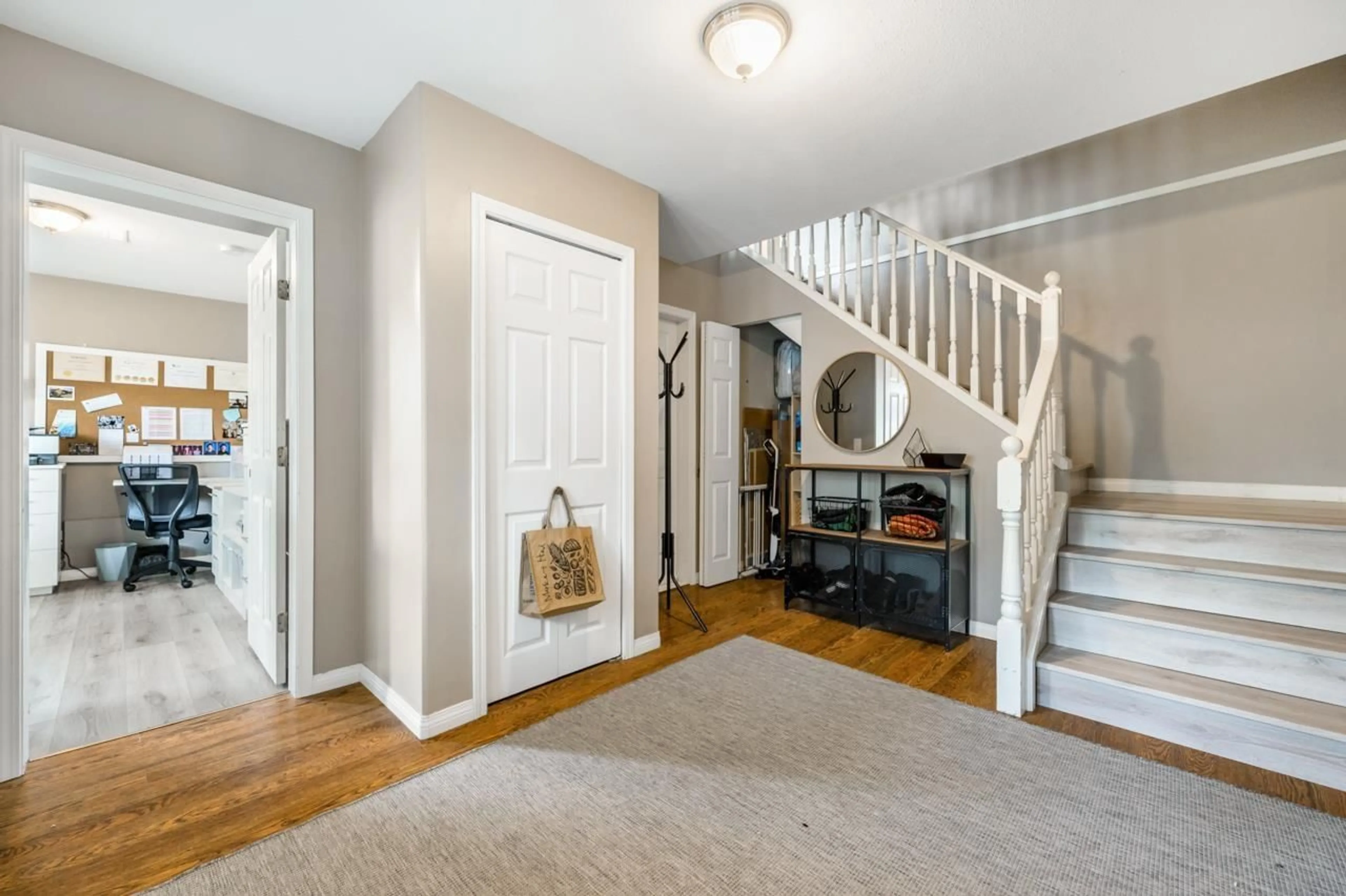 Indoor entryway for 35026 EXBURY AVENUE, Abbotsford British Columbia V2S6X6