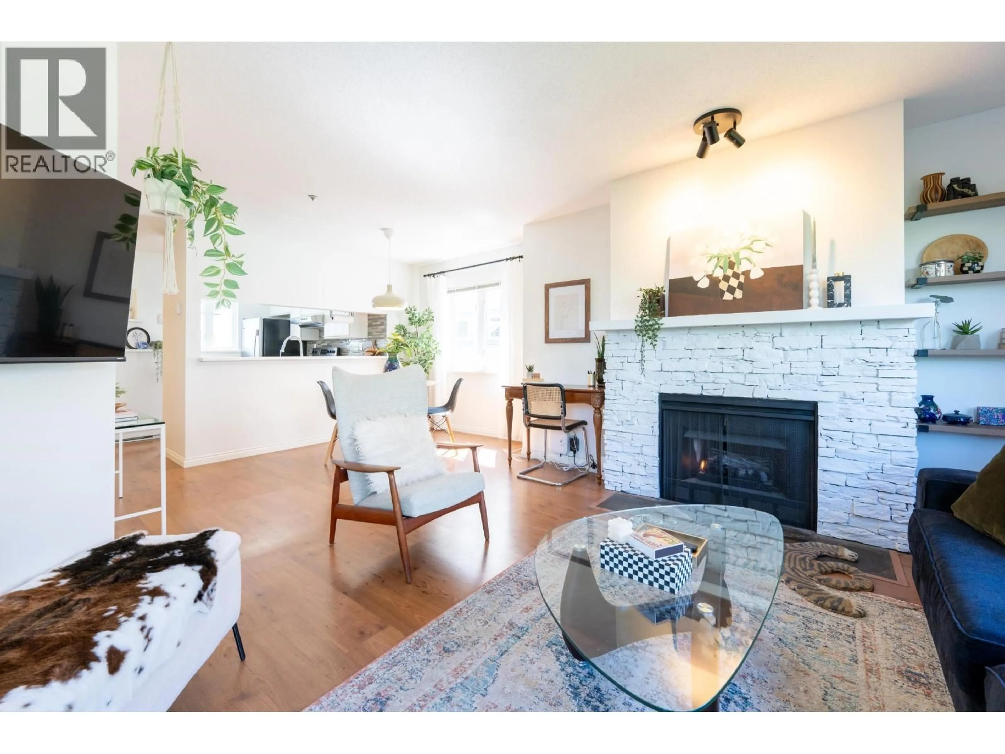 Living room with furniture, unknown for 209 - 643 7TH AVENUE, Vancouver British Columbia V5Z1B6