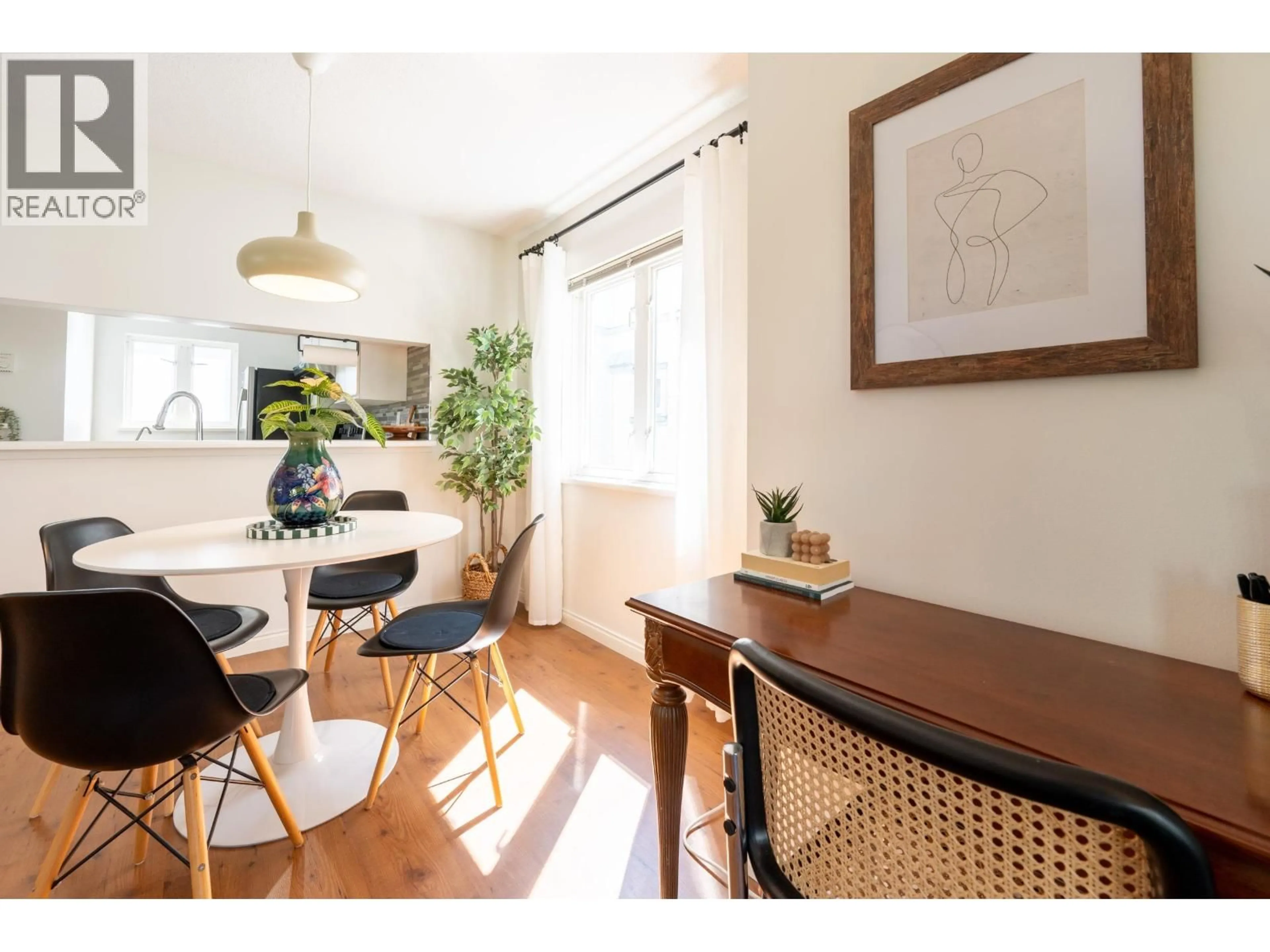 Dining room, wood/laminate floor for 209 - 643 7TH AVENUE, Vancouver British Columbia V5Z1B6