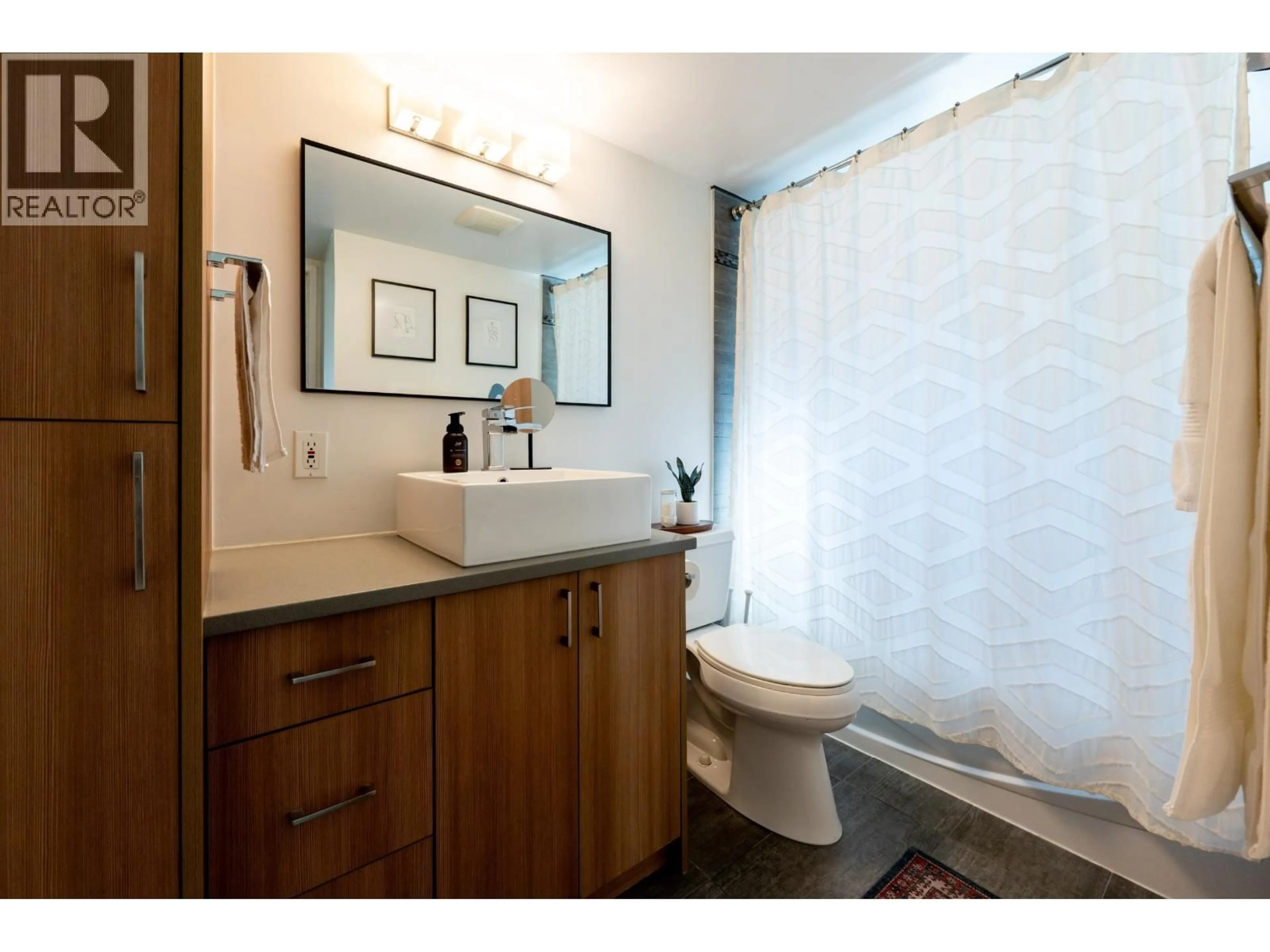 Standard bathroom, ceramic/tile floor for 209 - 643 7TH AVENUE, Vancouver British Columbia V5Z1B6