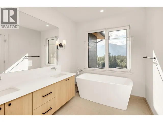 11 - 3407 MAMQUAM ROAD, Squamish 5
