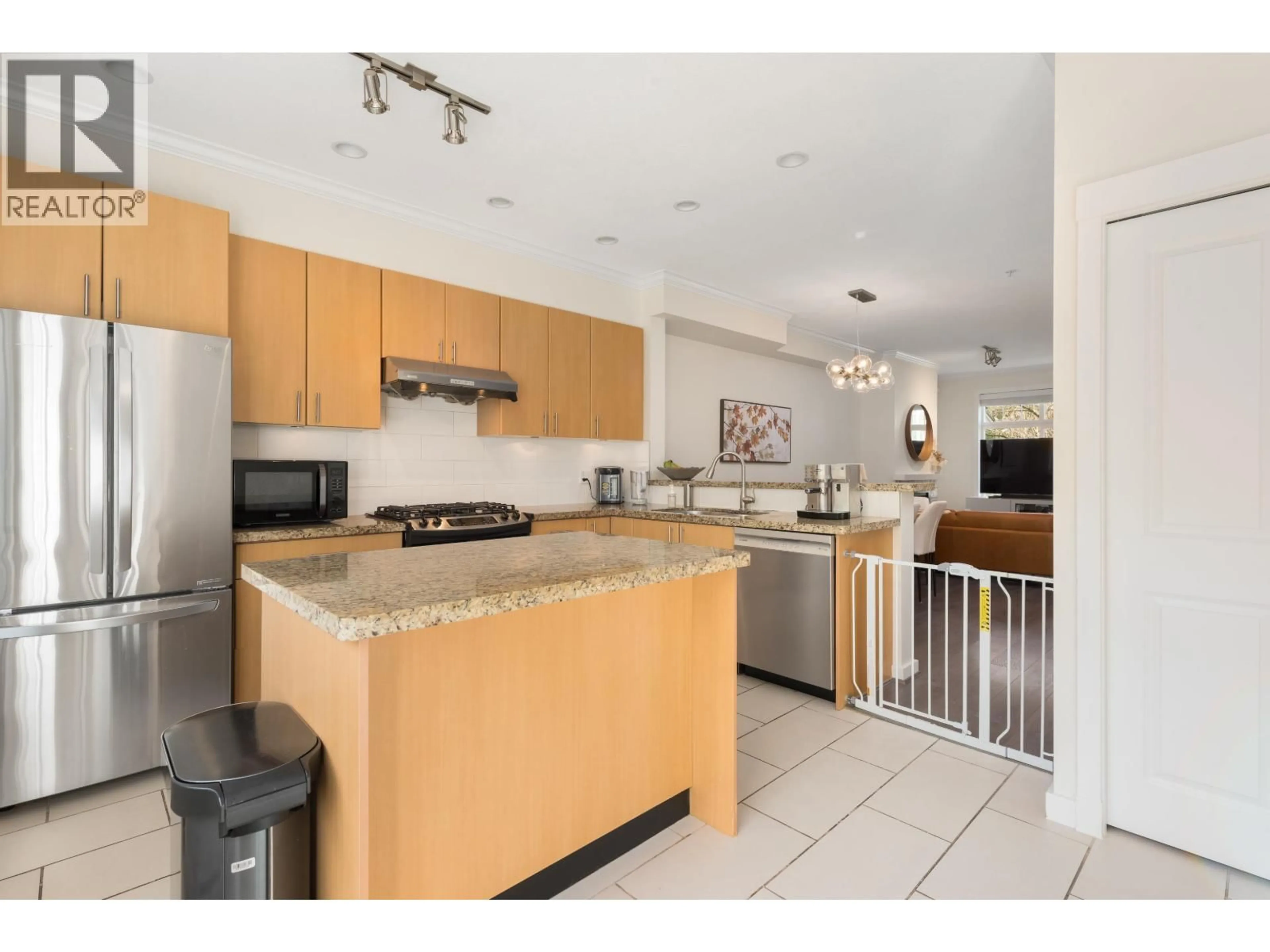 Open concept kitchen, unknown for 319 59TH AVENUE, Vancouver British Columbia V5X1X3