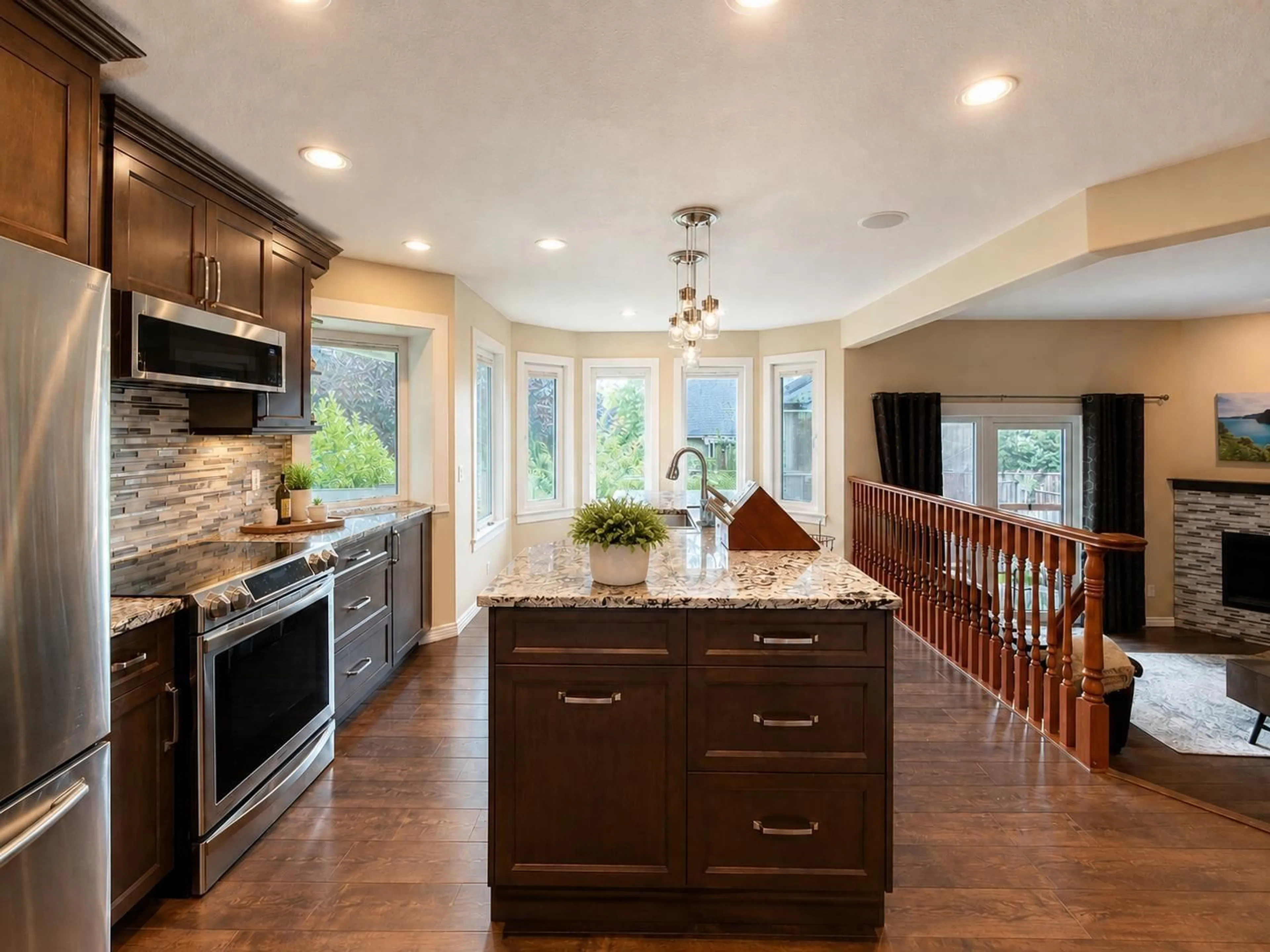 Open concept kitchen, ceramic/tile floor for 3017 GLENDALE PLACE, Abbotsford British Columbia V2S7H1