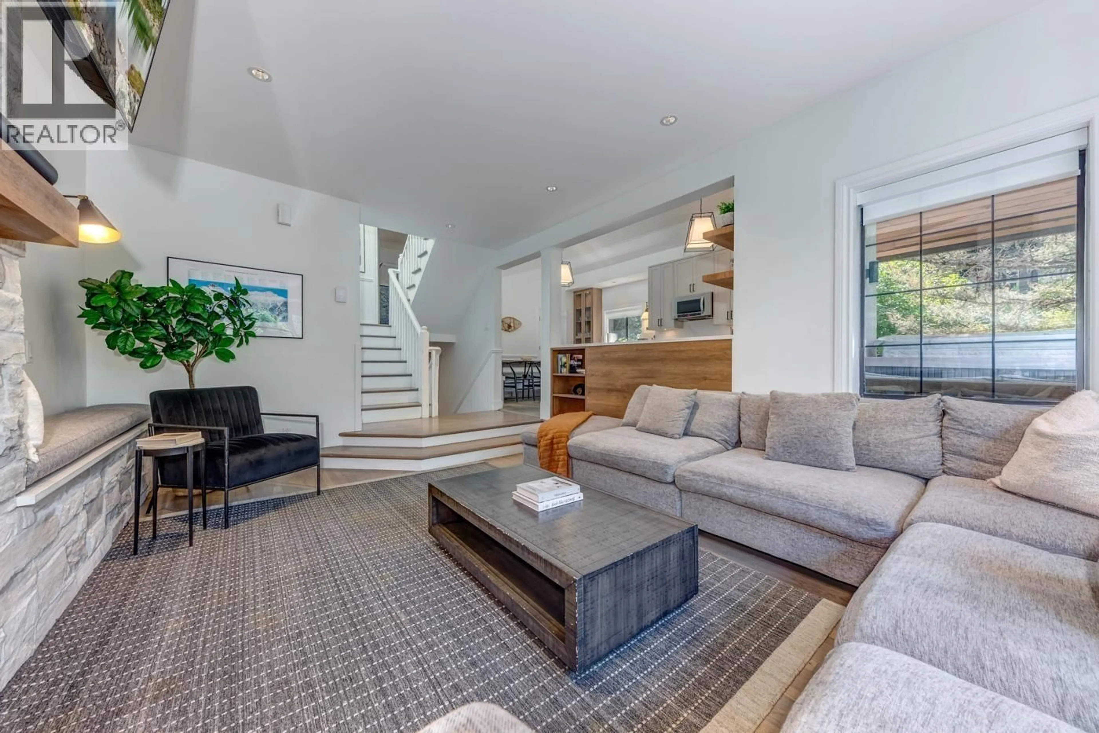 Living room with furniture, unknown for 2212 GONDOLA WAY, Whistler British Columbia V8E0B4