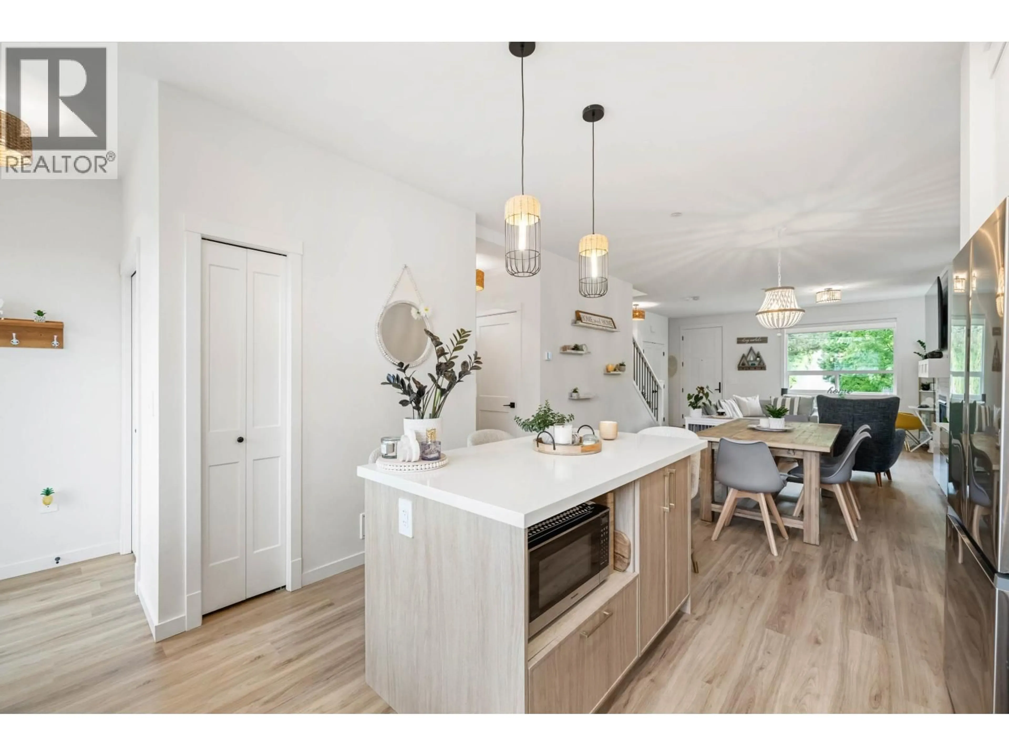 Open concept kitchen, wood/laminate floor for 25097 112 AVENUE, Maple Ridge British Columbia V2W0K6