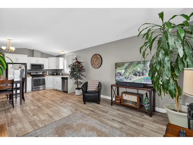 17 - 24330 FRASER HIGHWAY, Langley