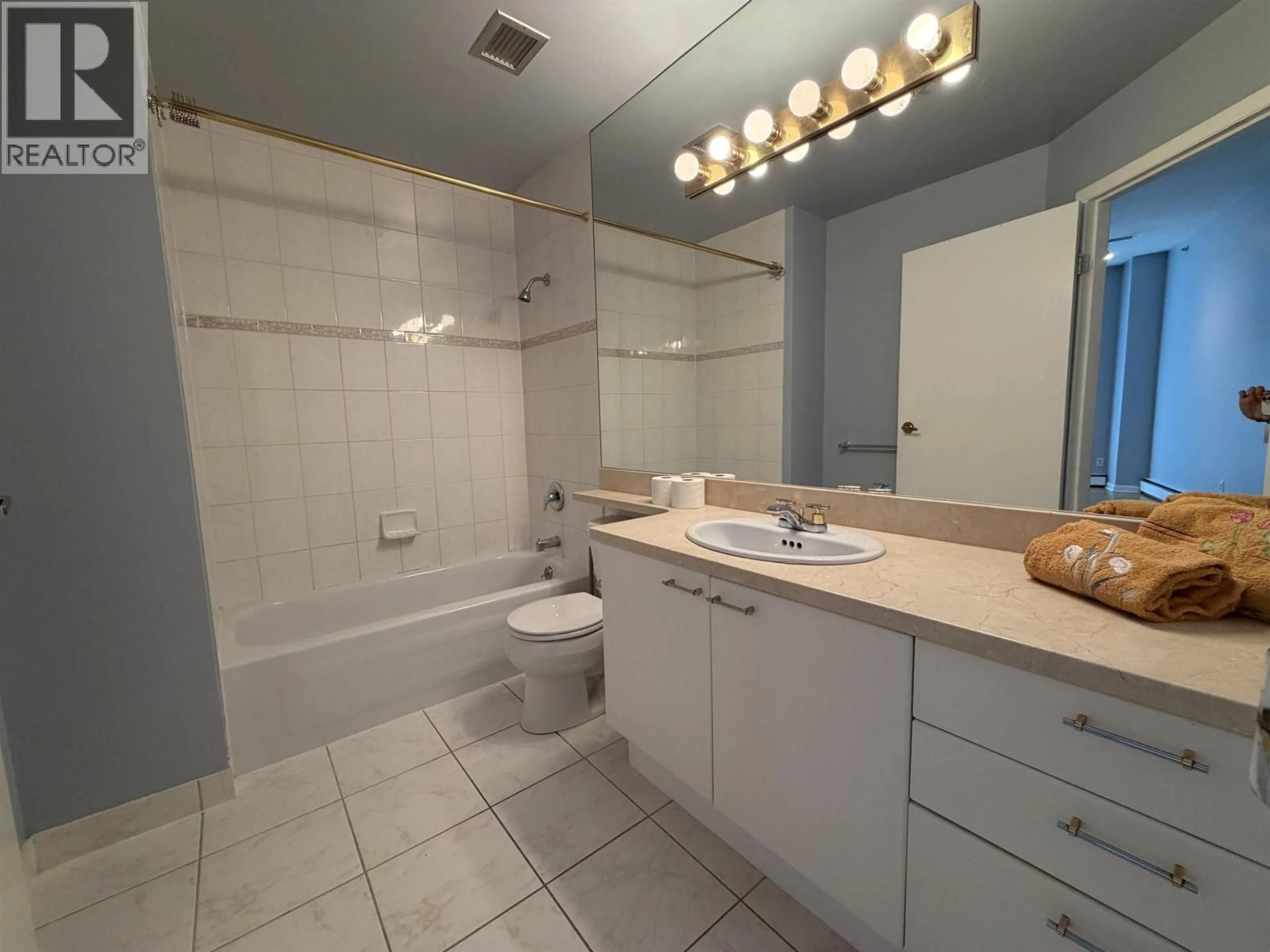 Standard bathroom, ceramic/tile floor for 105 - 388 DRAKE STREET, Vancouver British Columbia V6B6A8