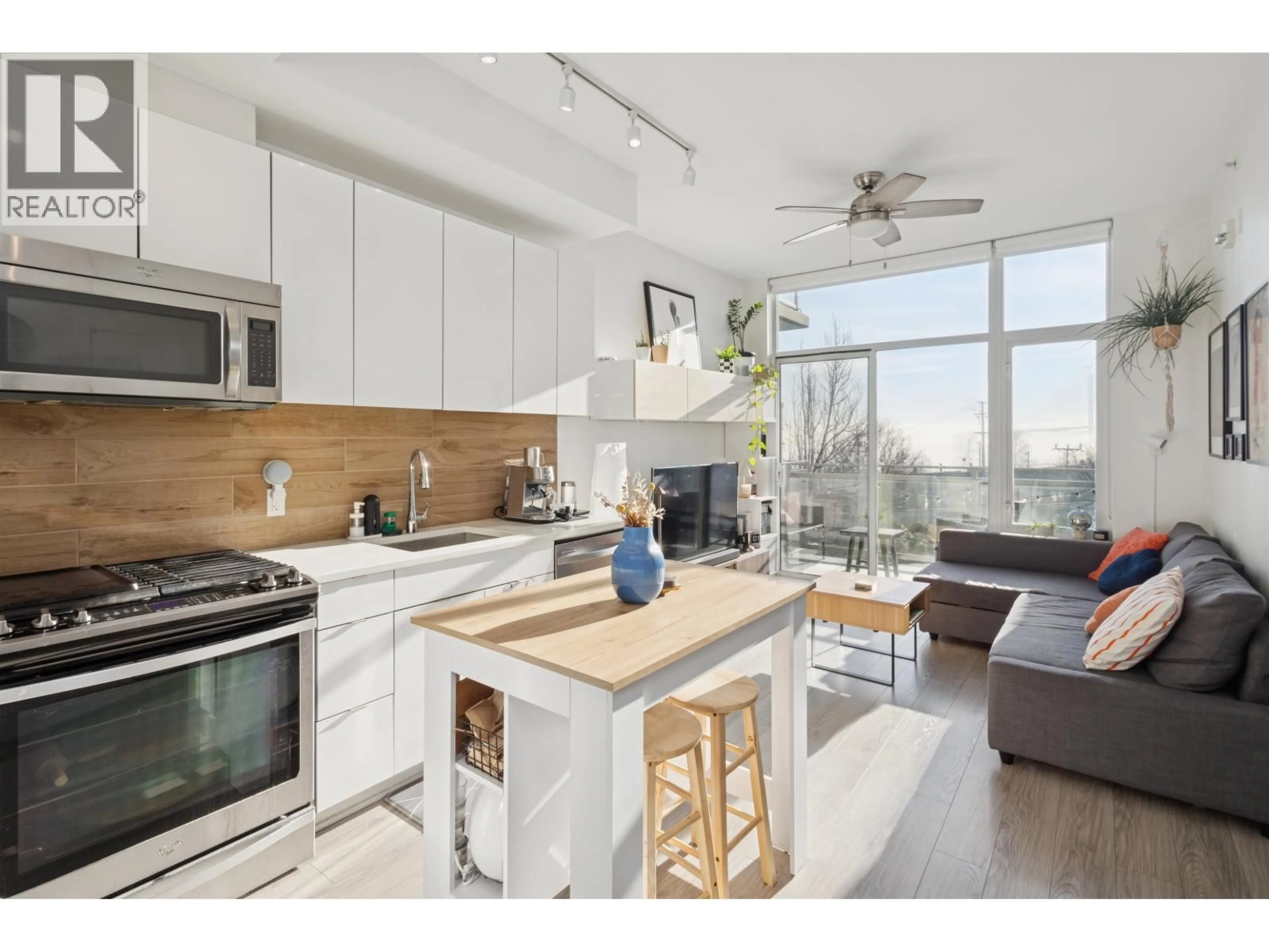 Open concept kitchen, unknown for 208 - 200 NELSON'S CRESCENT, New Westminster British Columbia V3L0H4