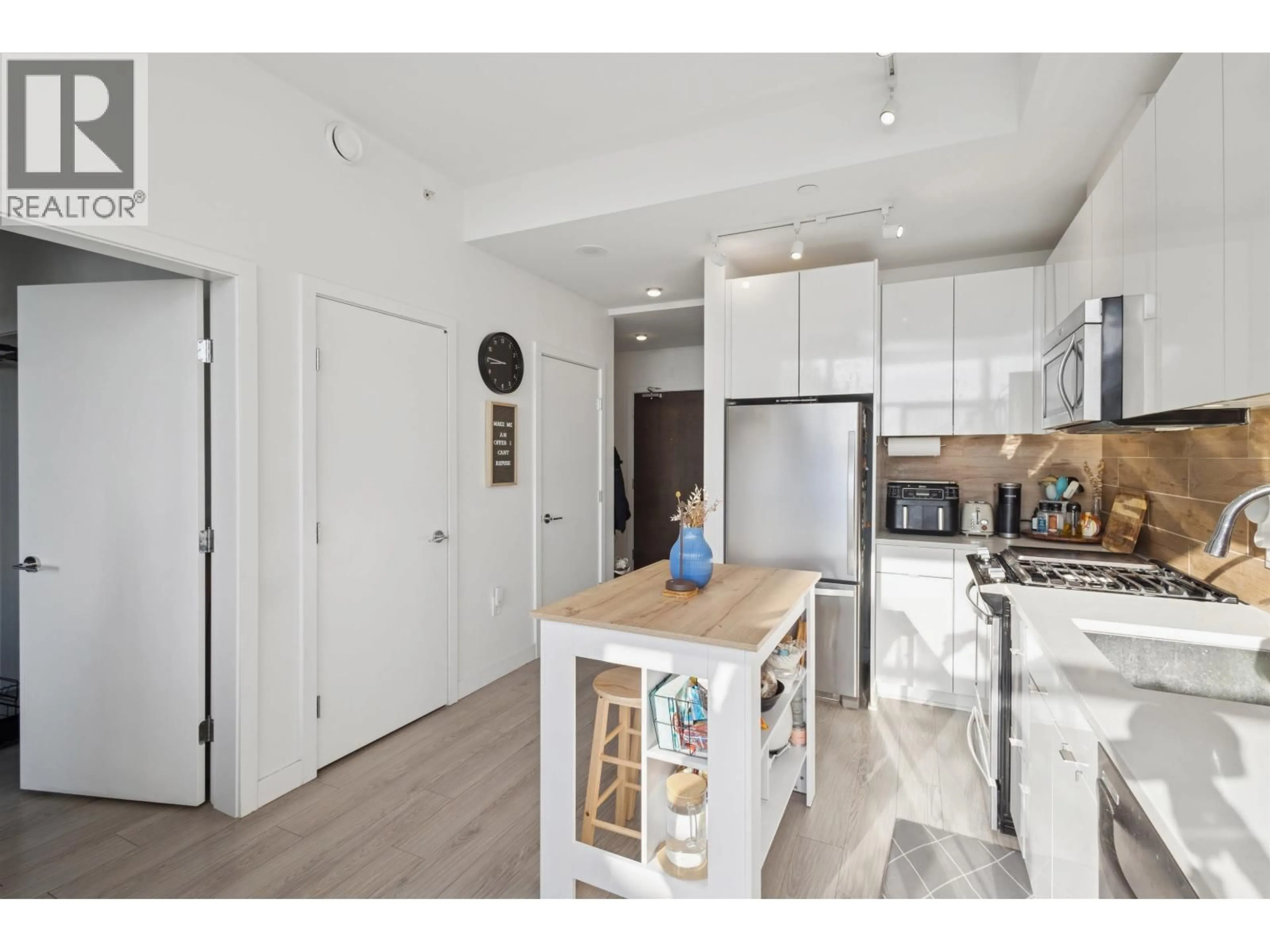 Open concept kitchen, unknown for 208 - 200 NELSON'S CRESCENT, New Westminster British Columbia V3L0H4