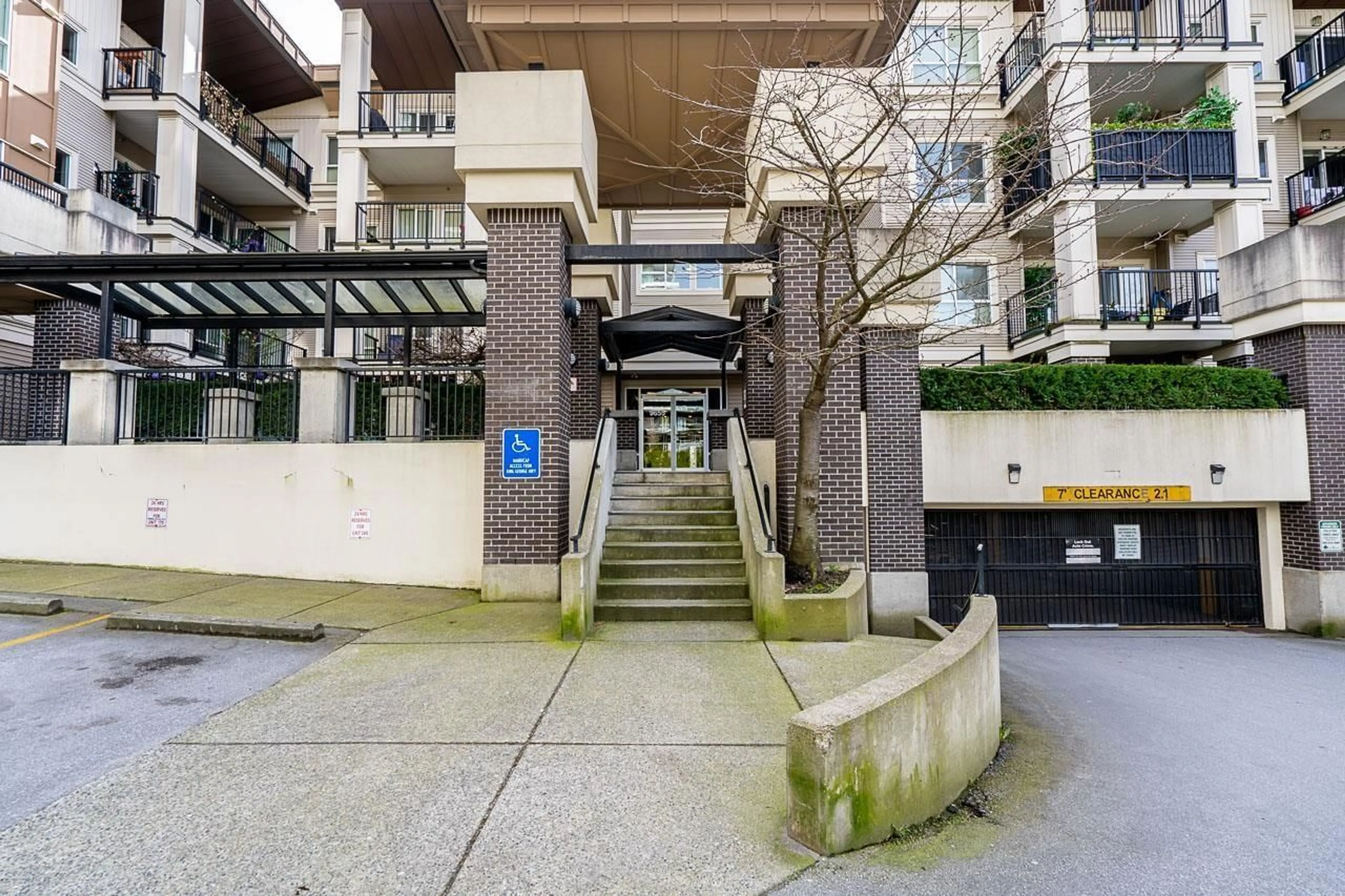 Indoor foyer for 410 - 9655 KING GEORGE BOULEVARD, Surrey British Columbia V3T0C7