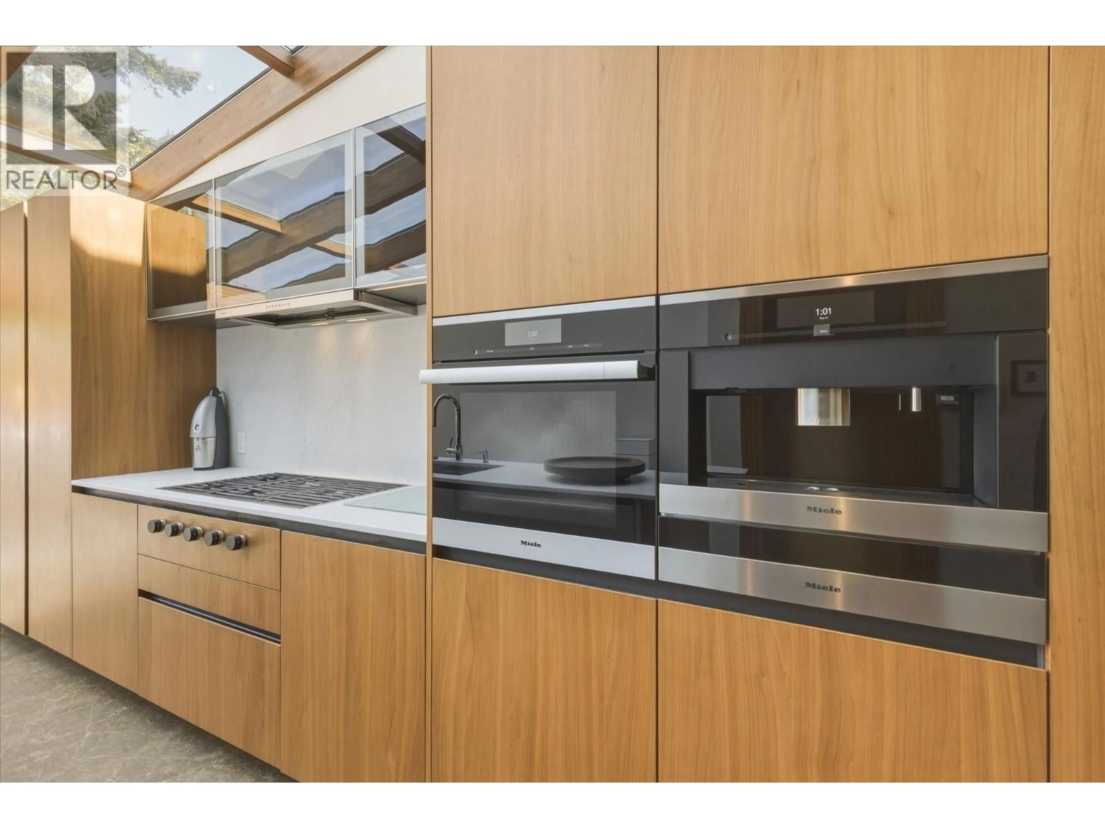 Standard kitchen, wood/laminate floor for 647 PRIOR STREET, Vancouver British Columbia V6A2G7