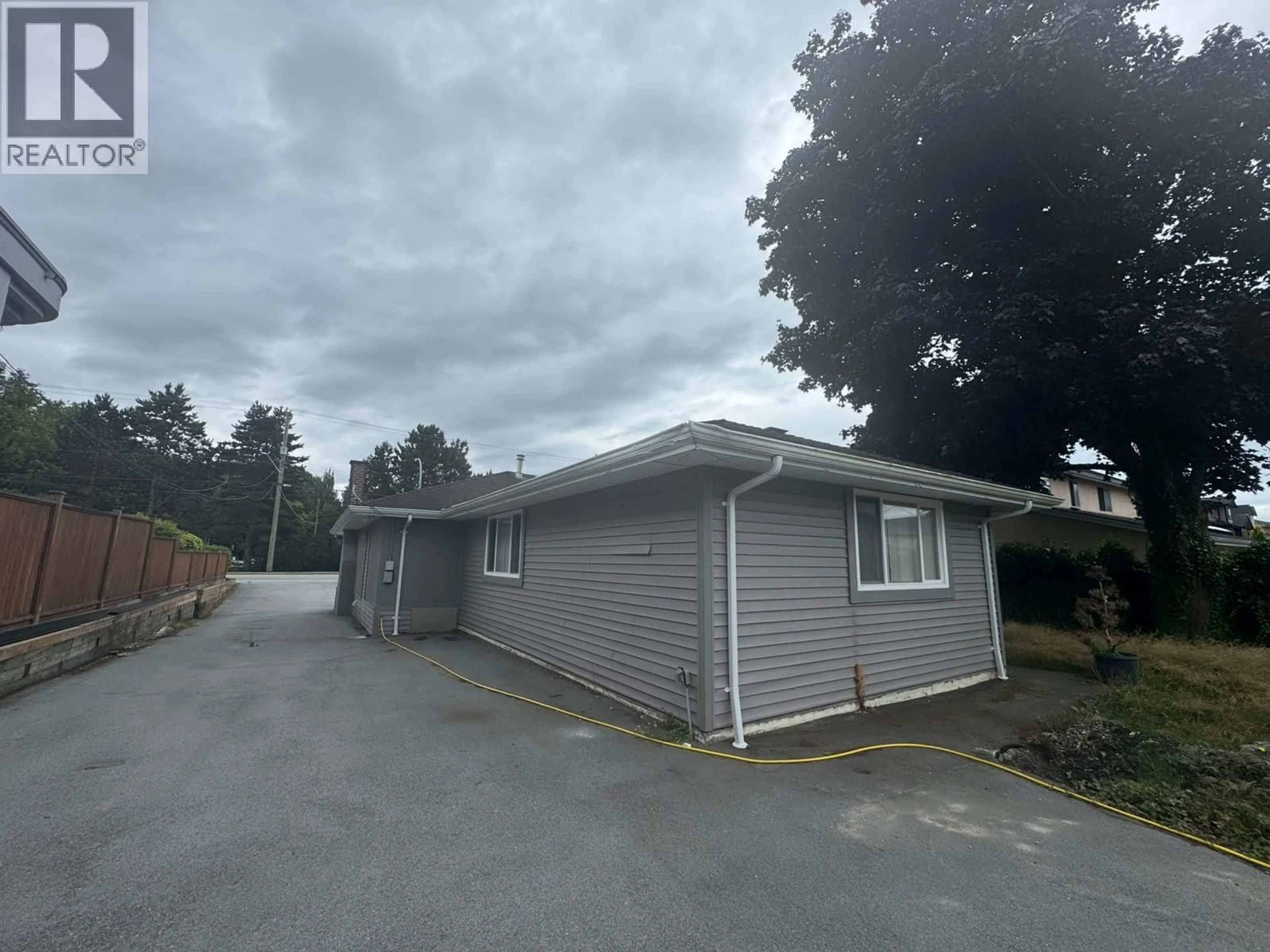 A pic from outside/outdoor area/front of a property/back of a property/a pic from drone, street for 8591 WILLIAMS ROAD, Richmond British Columbia V7G1G4