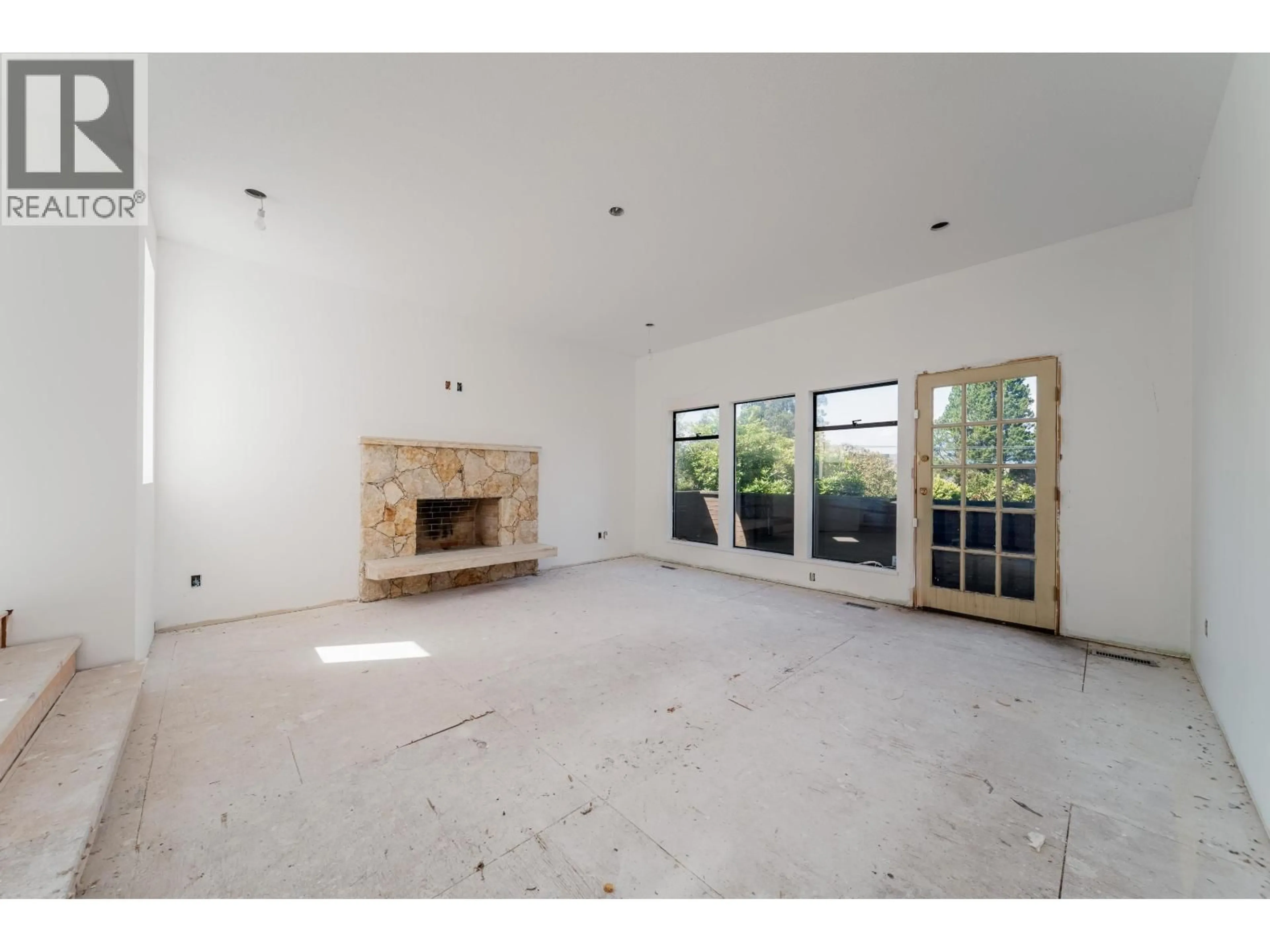 A pic of a room for 3974 10TH AVENUE, Vancouver British Columbia V6R2G8