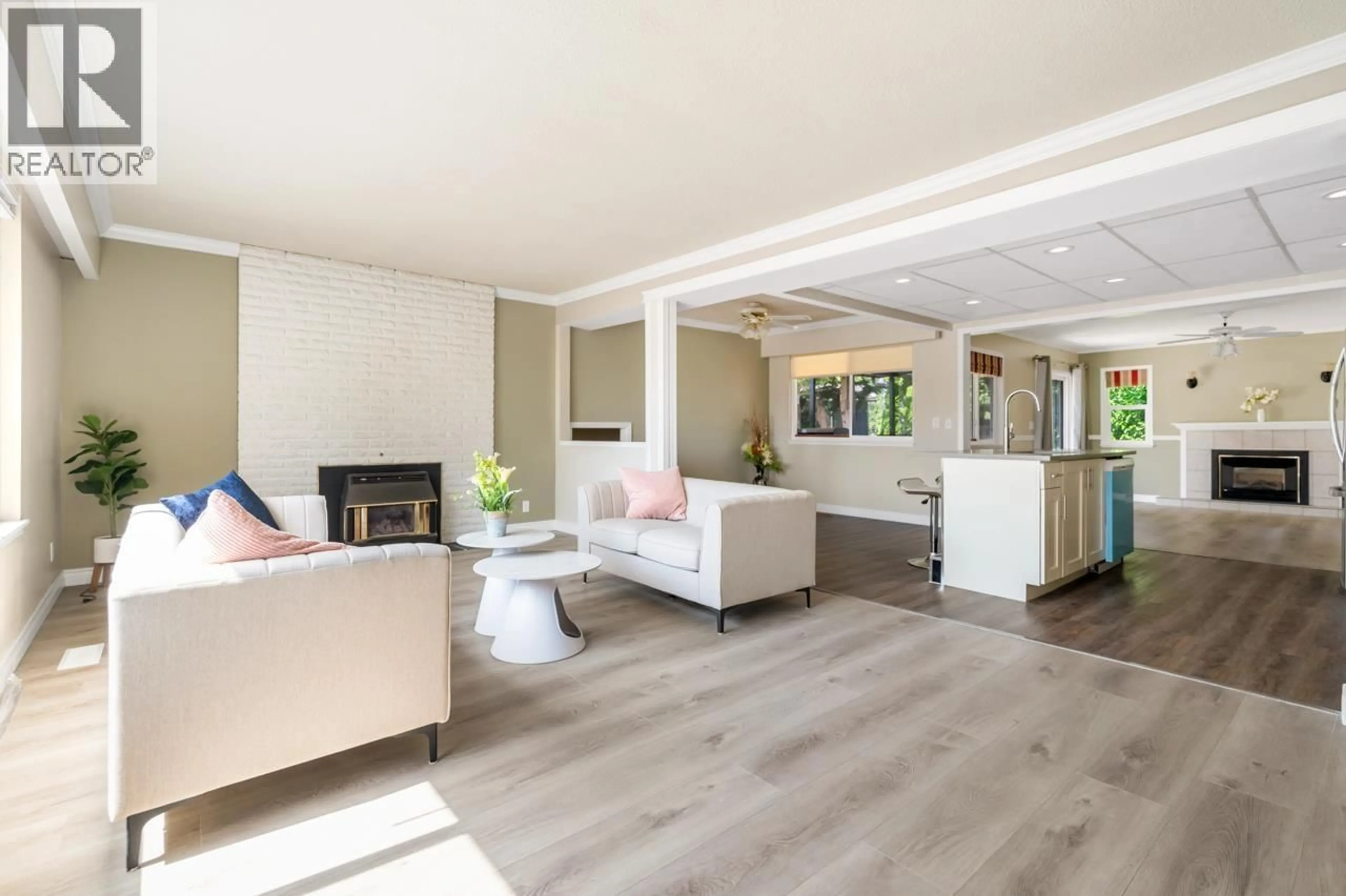 Living room with furniture, wood/laminate floor for 1861 GALER WAY, Port Coquitlam British Columbia V3B2R5