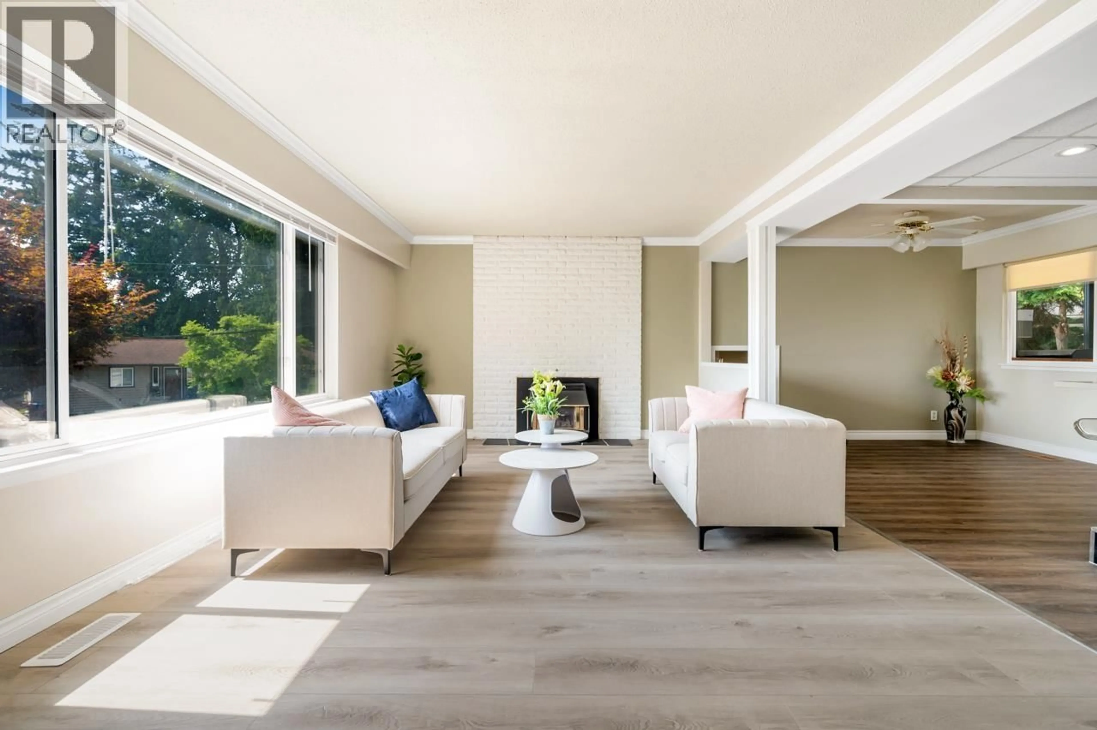 Living room with furniture, wood/laminate floor for 1861 GALER WAY, Port Coquitlam British Columbia V3B2R5