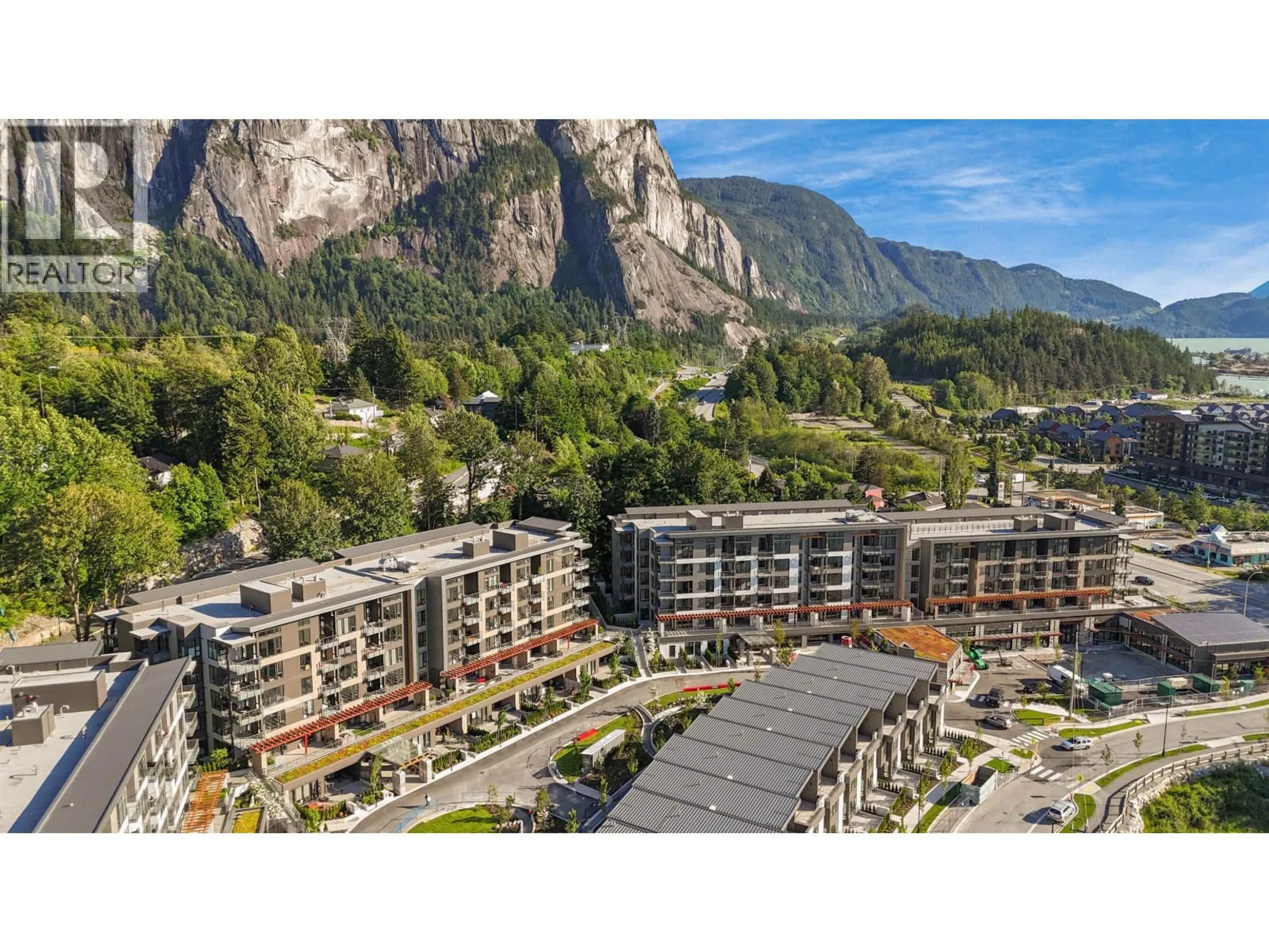 A pic from outside/outdoor area/front of a property/back of a property/a pic from drone, mountain view for 306 - 1500 SCOTT CRESCENT, Squamish British Columbia V8B1G5