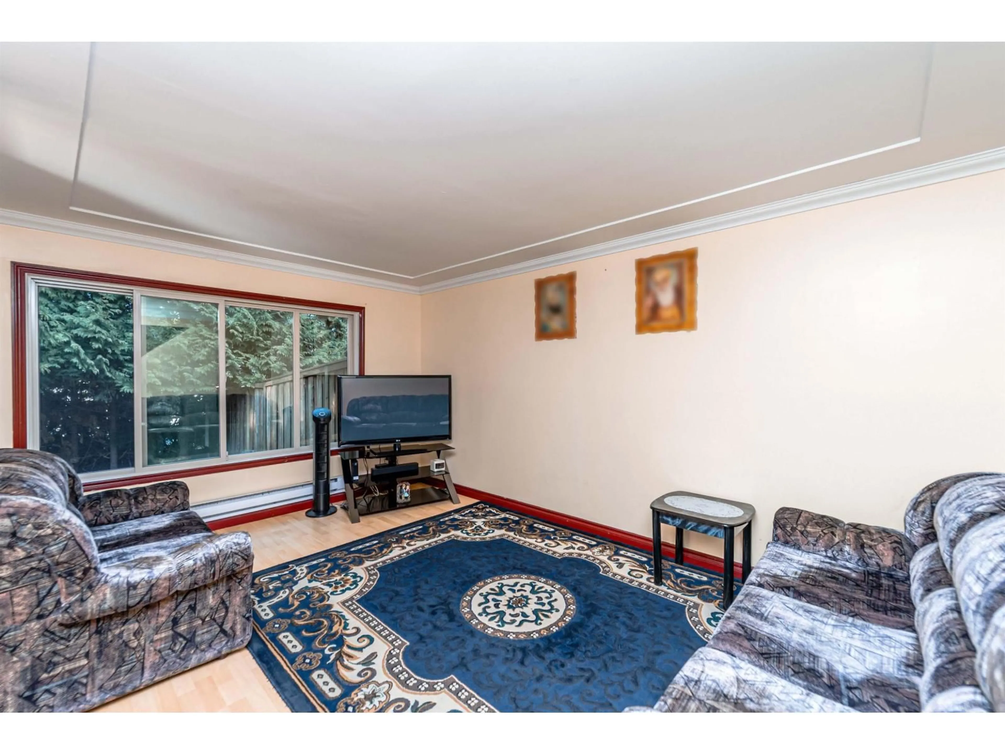 Living room with furniture, unknown for 31 - 3075 TRETHEWEY STREET, Abbotsford British Columbia V2T3R4