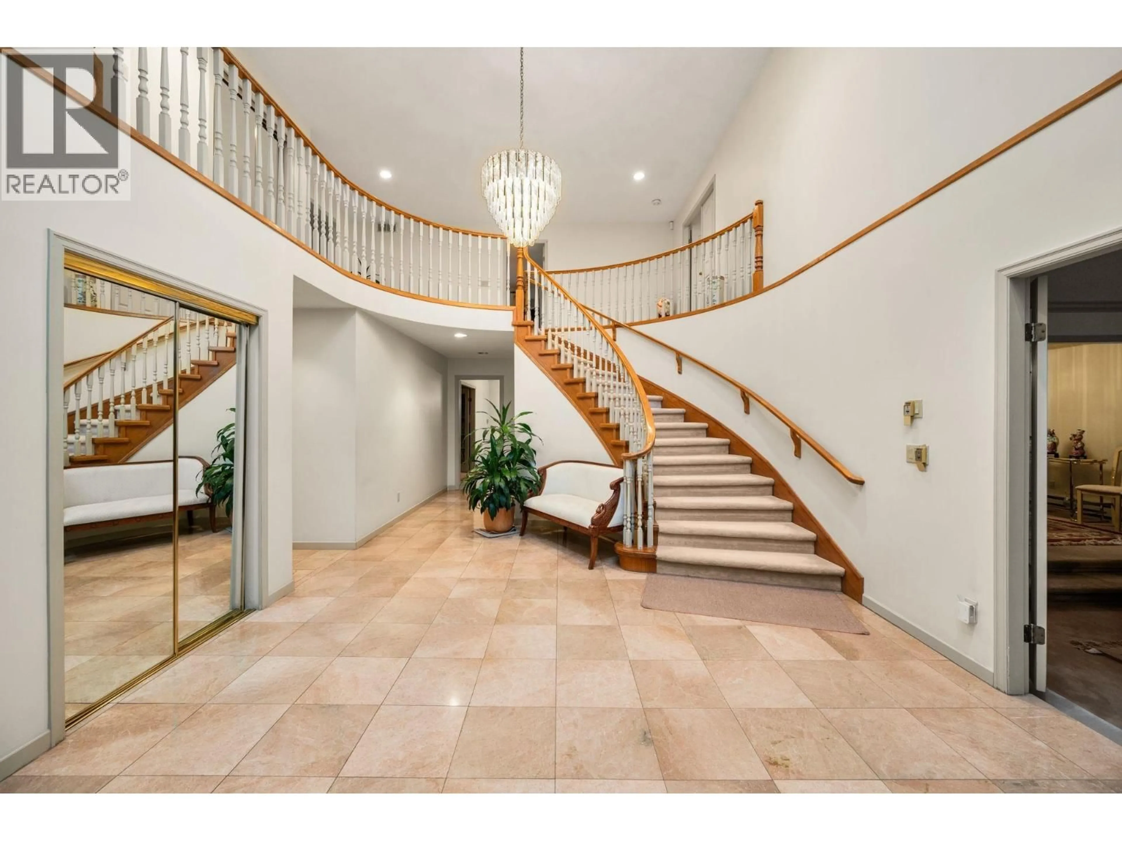 Indoor foyer for 6828 CYPRESS STREET, Vancouver British Columbia V6P5M1