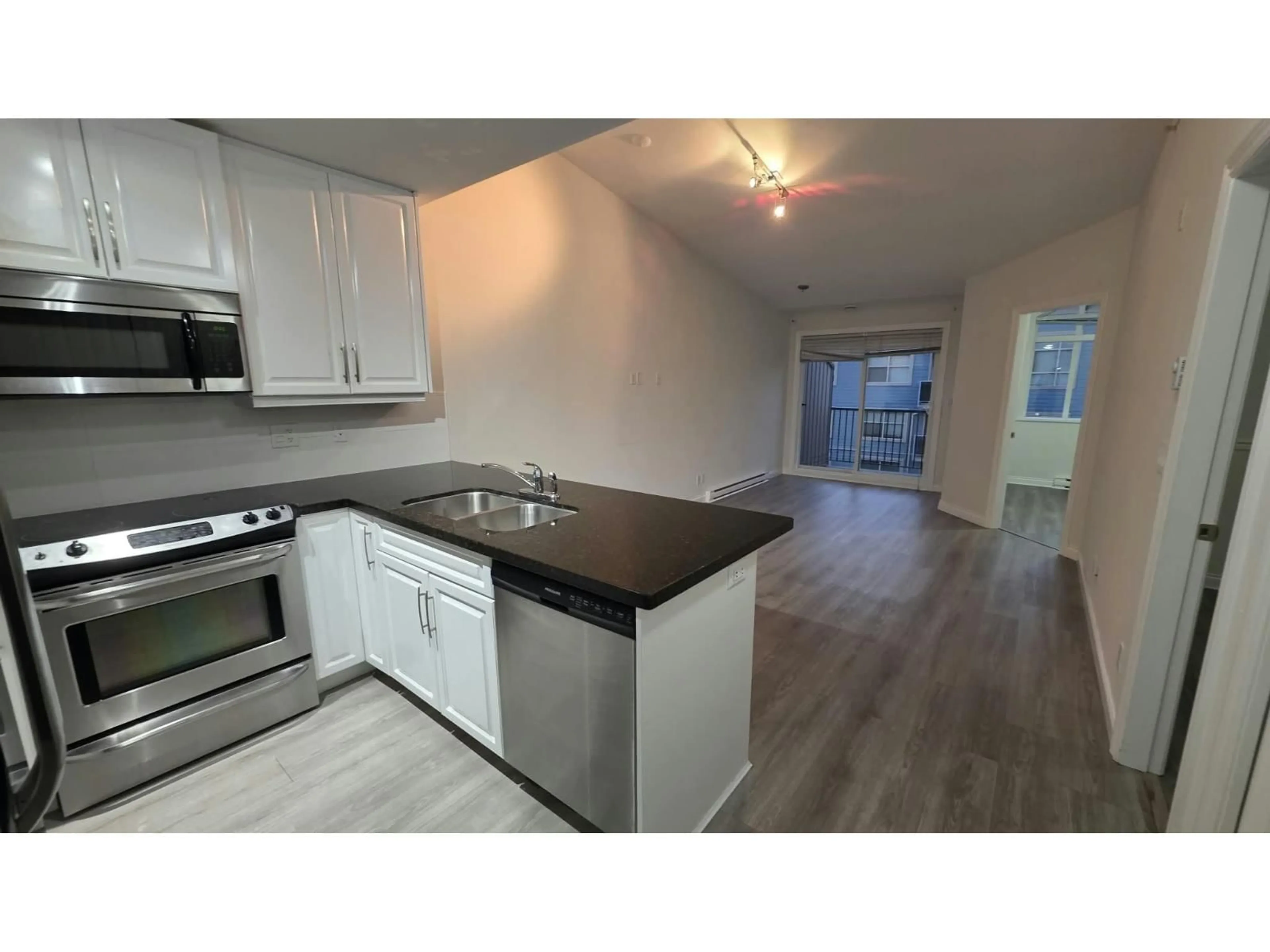 Standard kitchen, wood/laminate floor for 409 - 19939 55A AVENUE, Langley British Columbia V3A3X4