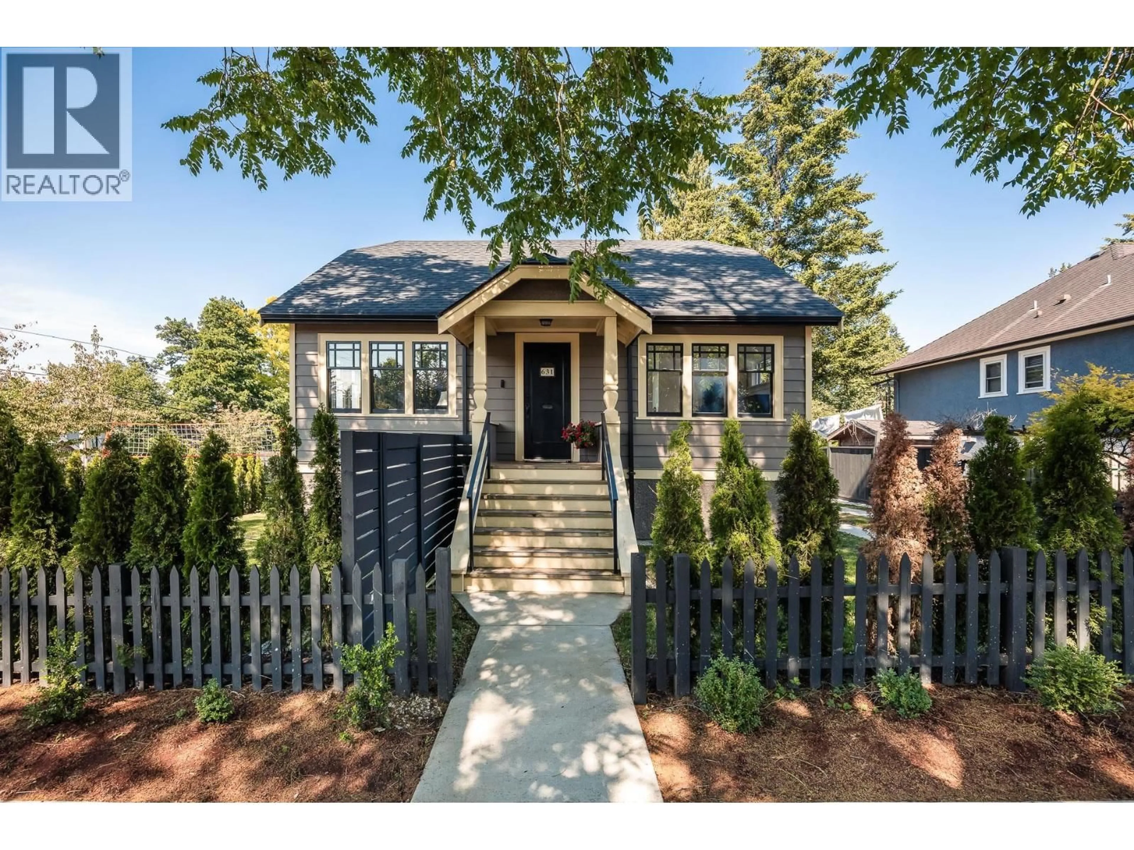 Home with vinyl exterior material, street for 631 SECOND STREET, New Westminster British Columbia V3L2M6