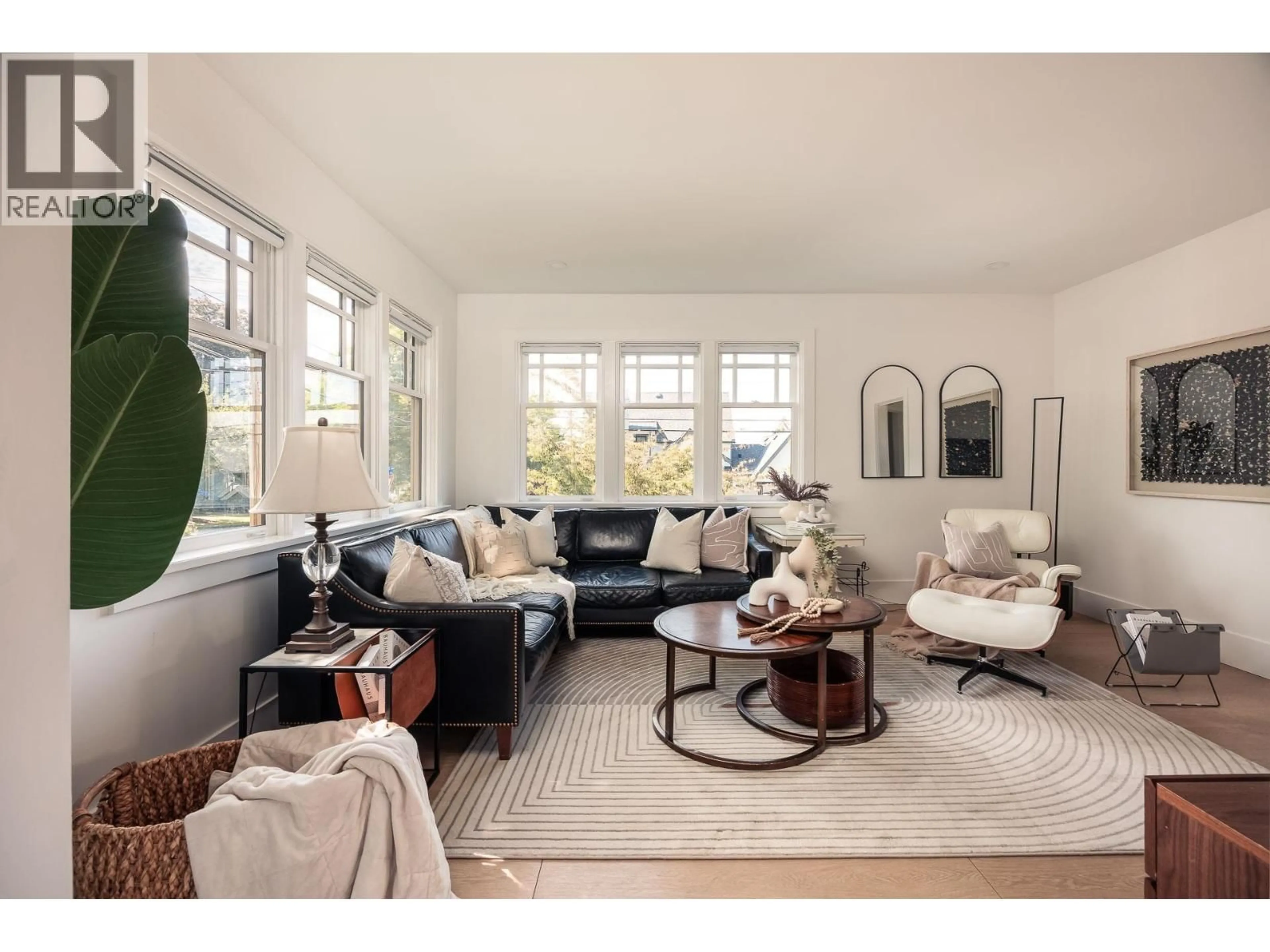 Living room with furniture, unknown for 631 SECOND STREET, New Westminster British Columbia V3L2M6