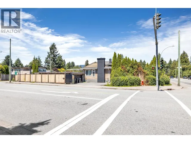 2715 COAST MERIDIAN ROAD, Port Coquitlam 2