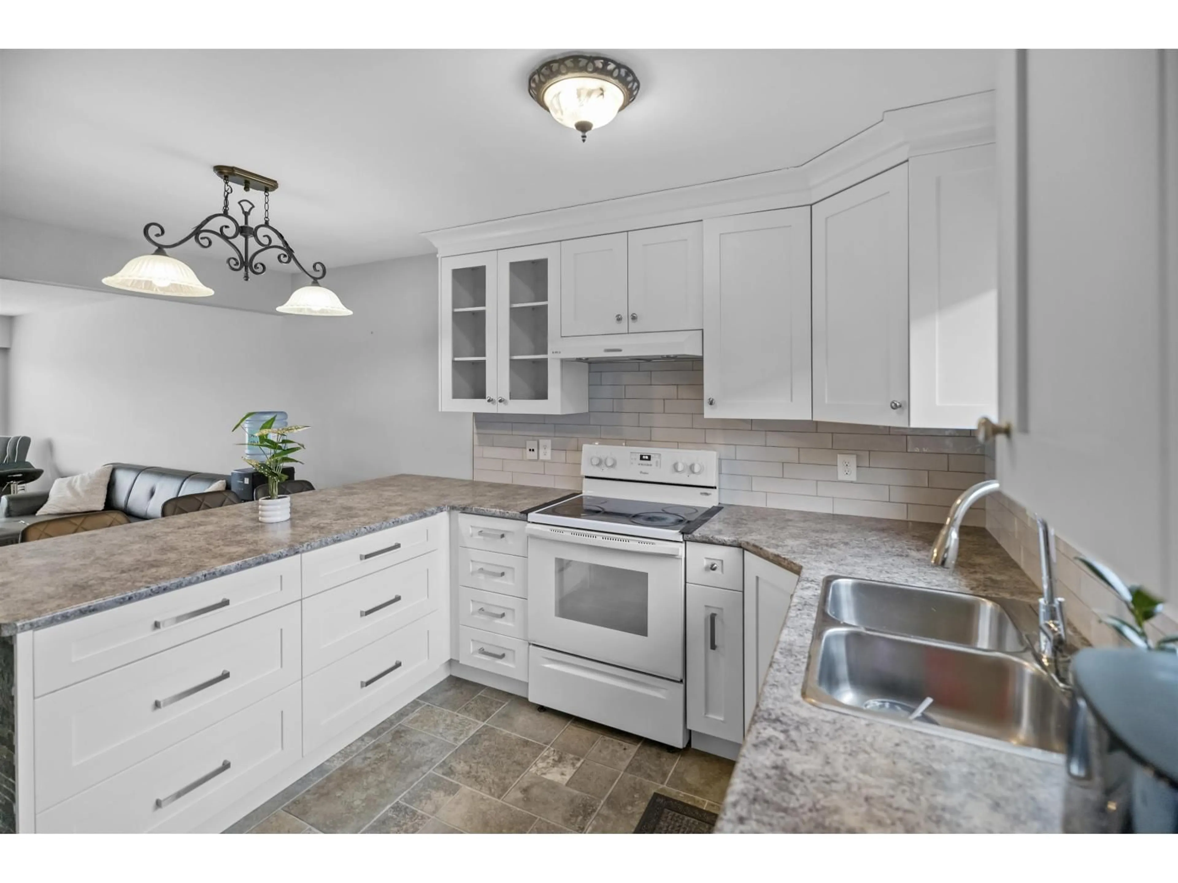 Standard kitchen, ceramic/tile floor for A - 46538 ROLINDE CRESCENT, Chilliwack British Columbia V2P6X5