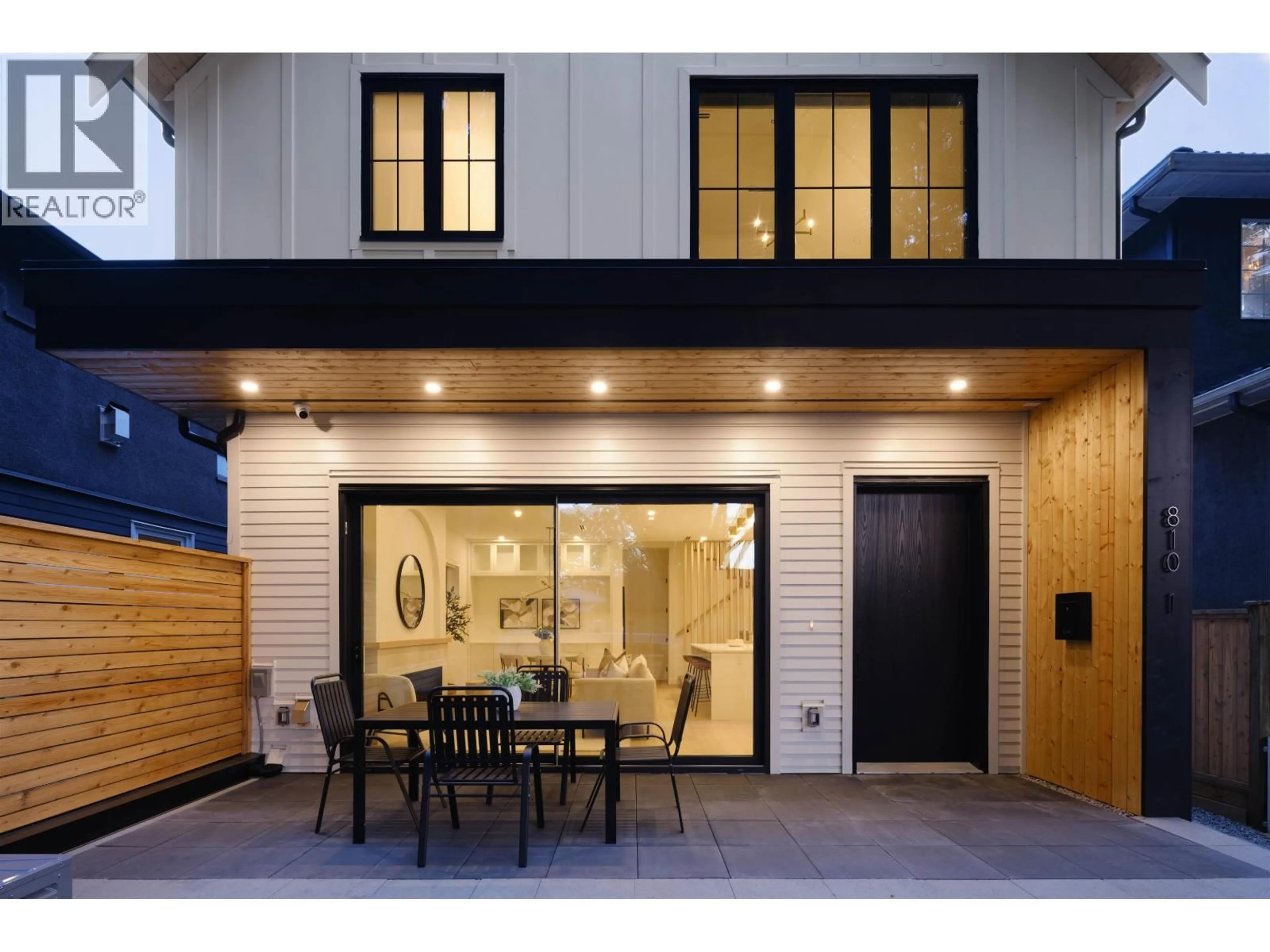Unknown for 1 - 810 22ND AVENUE, Vancouver British Columbia V5V1V7