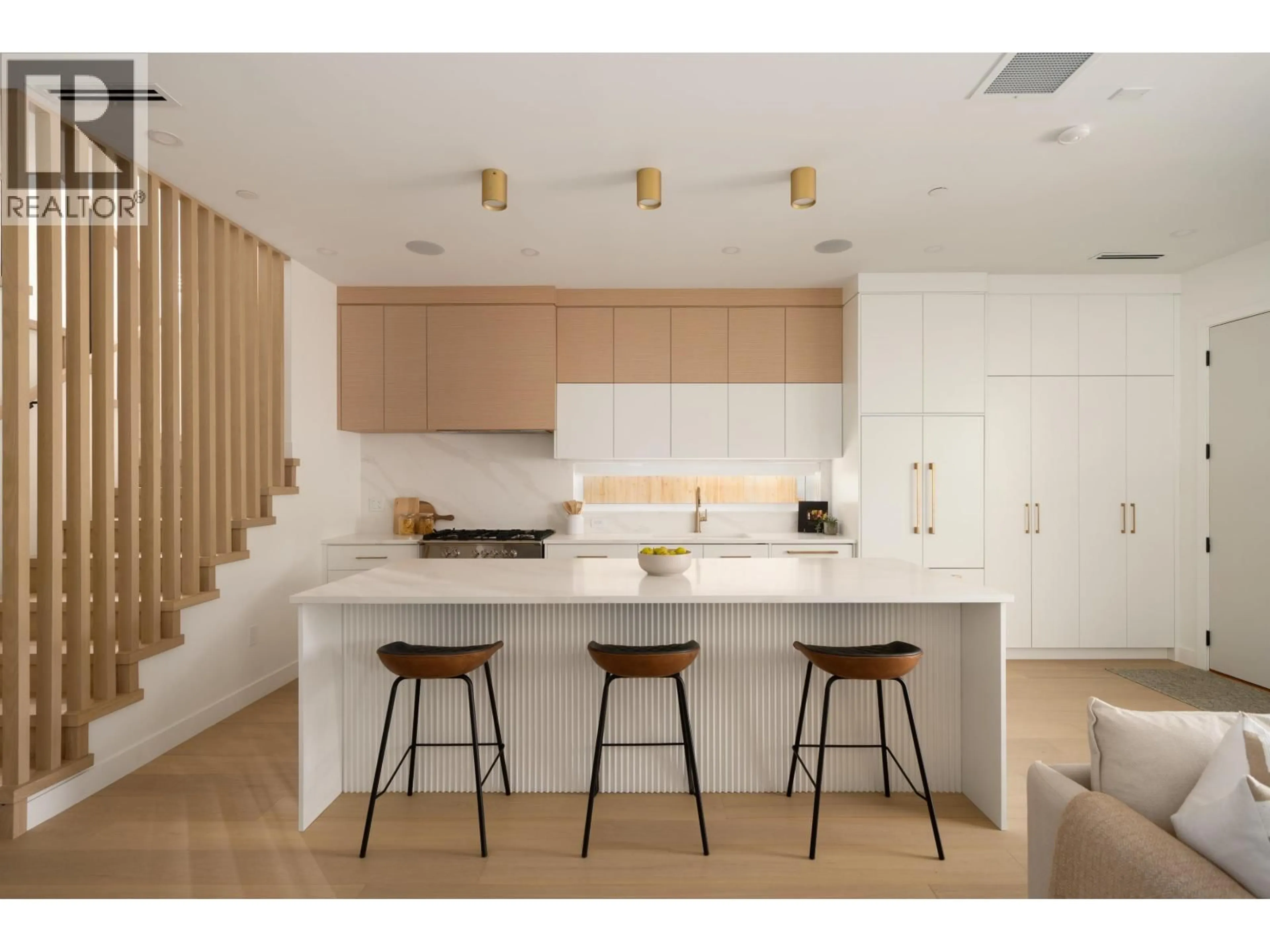Contemporary kitchen, unknown for 1 - 810 22ND AVENUE, Vancouver British Columbia V5V1V7