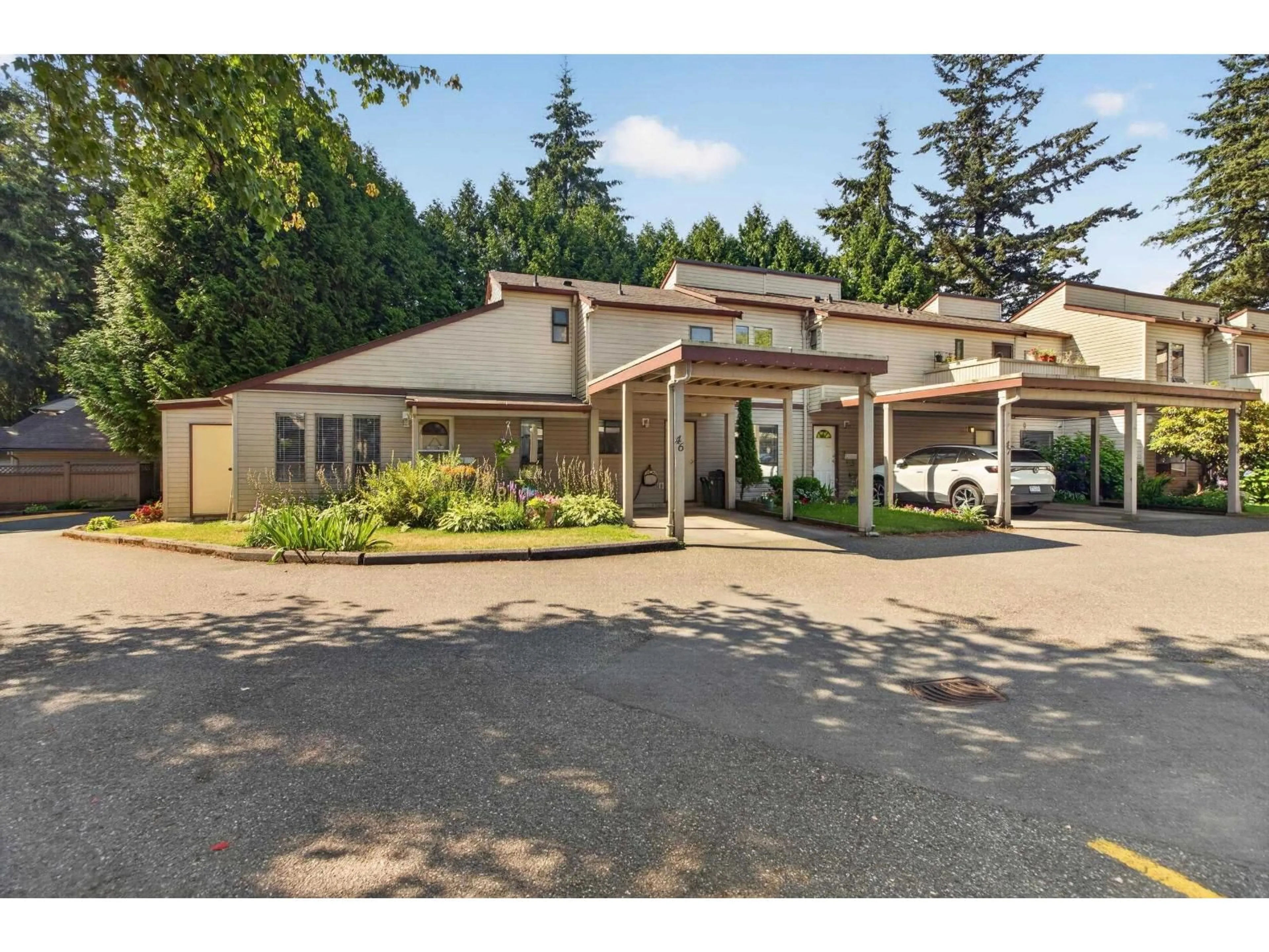 A pic from outside/outdoor area/front of a property/back of a property/a pic from drone, street for 46 - 32310 MOUAT DRIVE, Abbotsford British Columbia V2T4J1