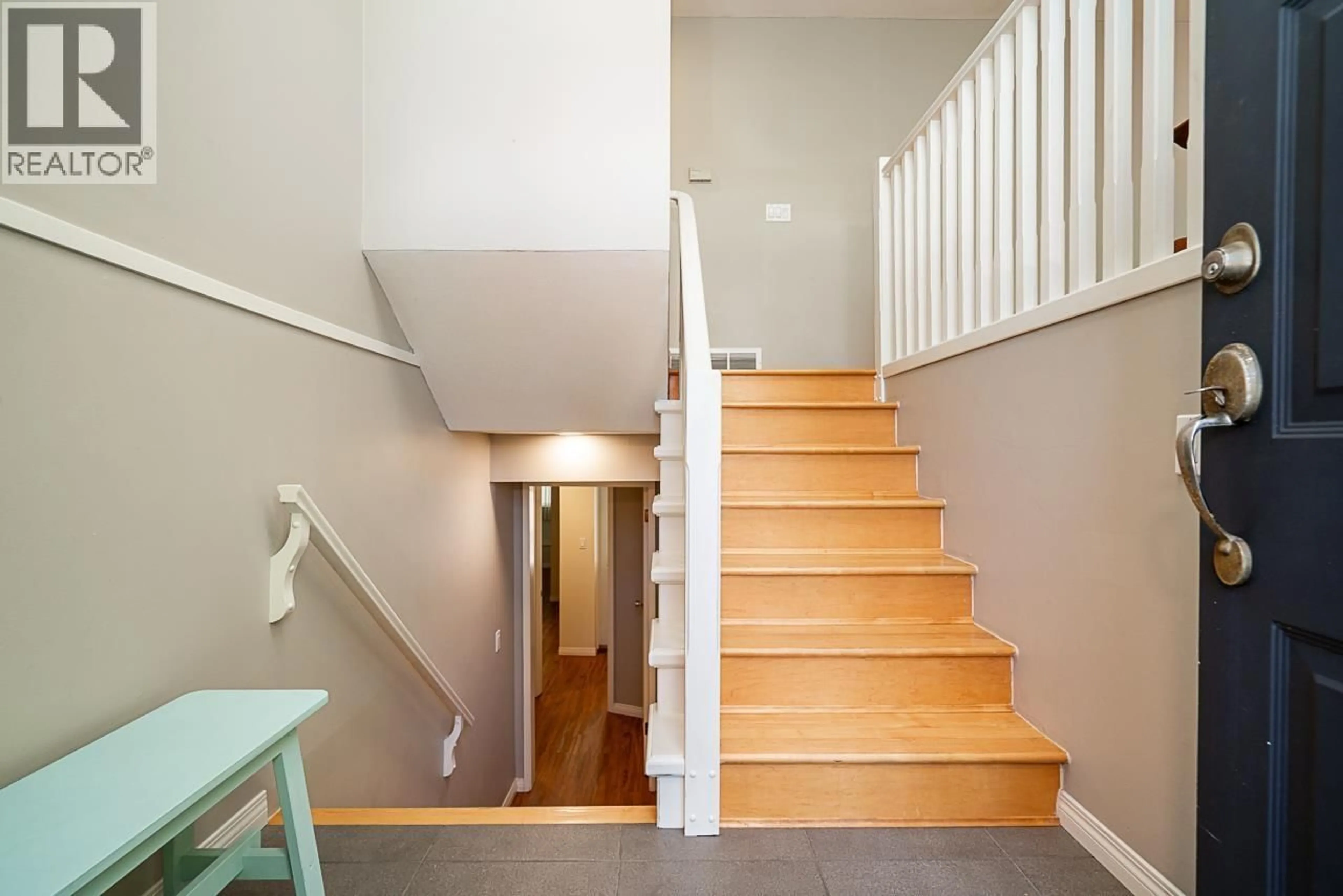 Stairs for 2965 CUMBERLAND STREET, Port Coquitlam British Columbia V3B3V3