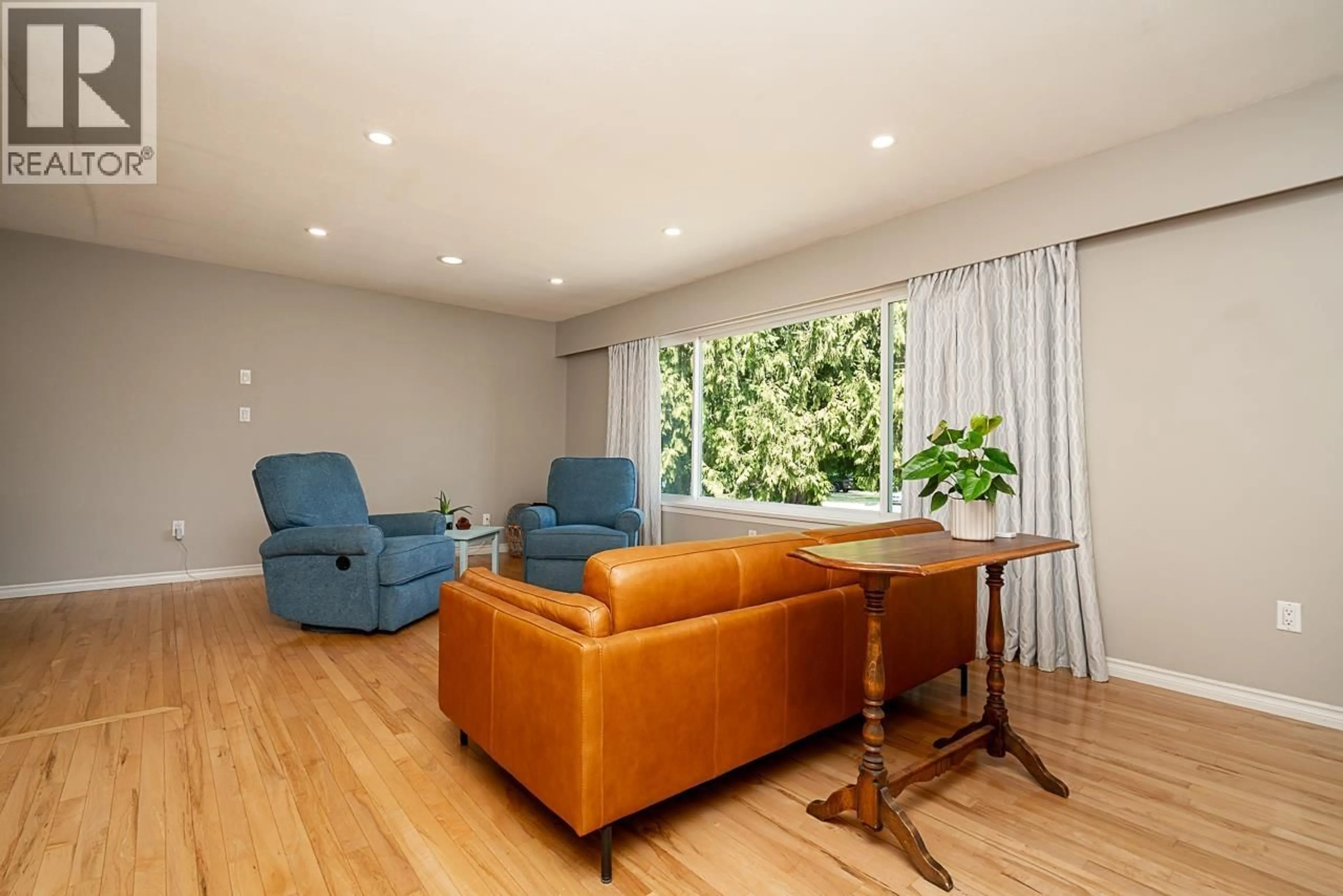 Living room with furniture, wood/laminate floor for 2965 CUMBERLAND STREET, Port Coquitlam British Columbia V3B3V3