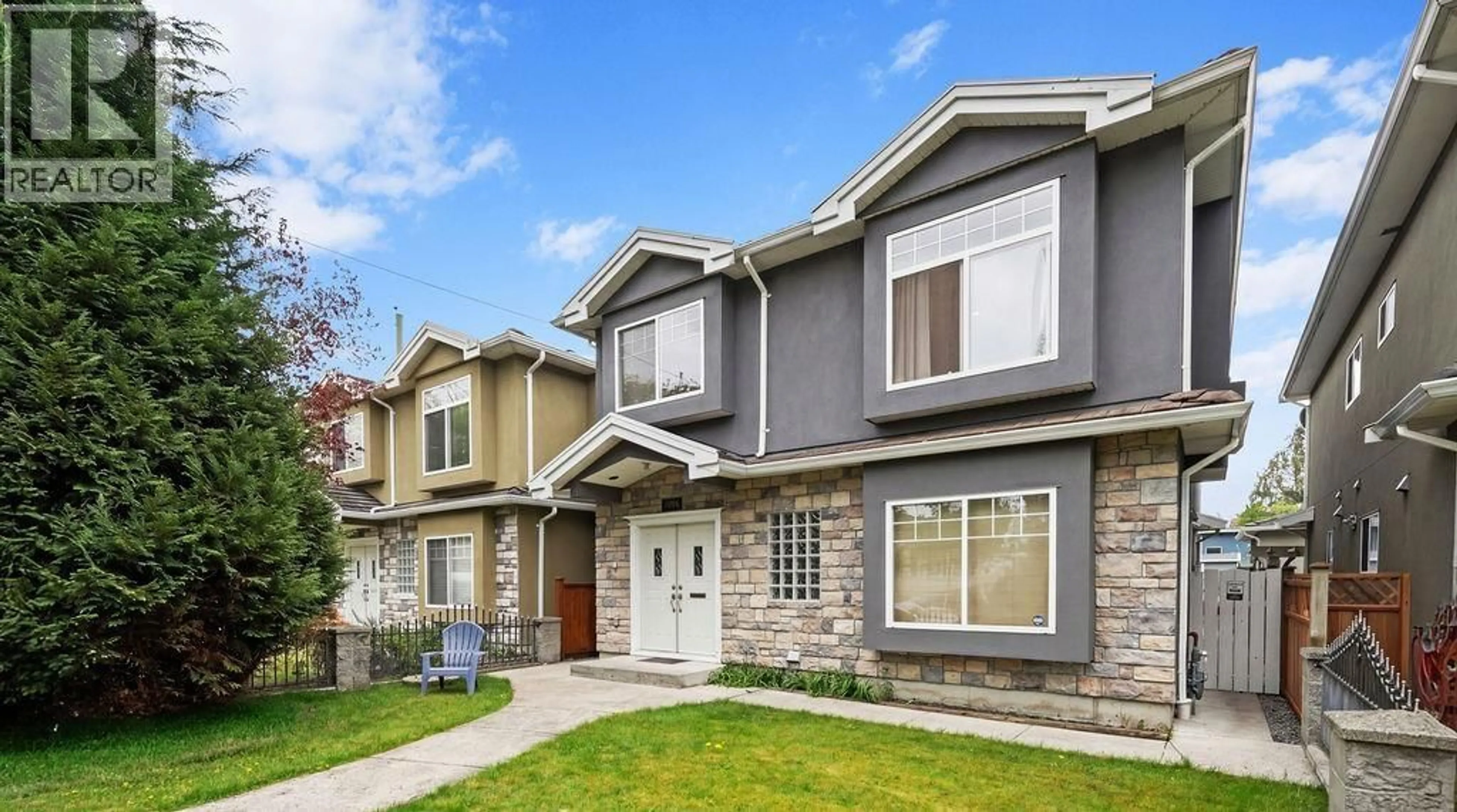 Home with vinyl exterior material, street for 968 31ST AVENUE, Vancouver British Columbia V5V2X4