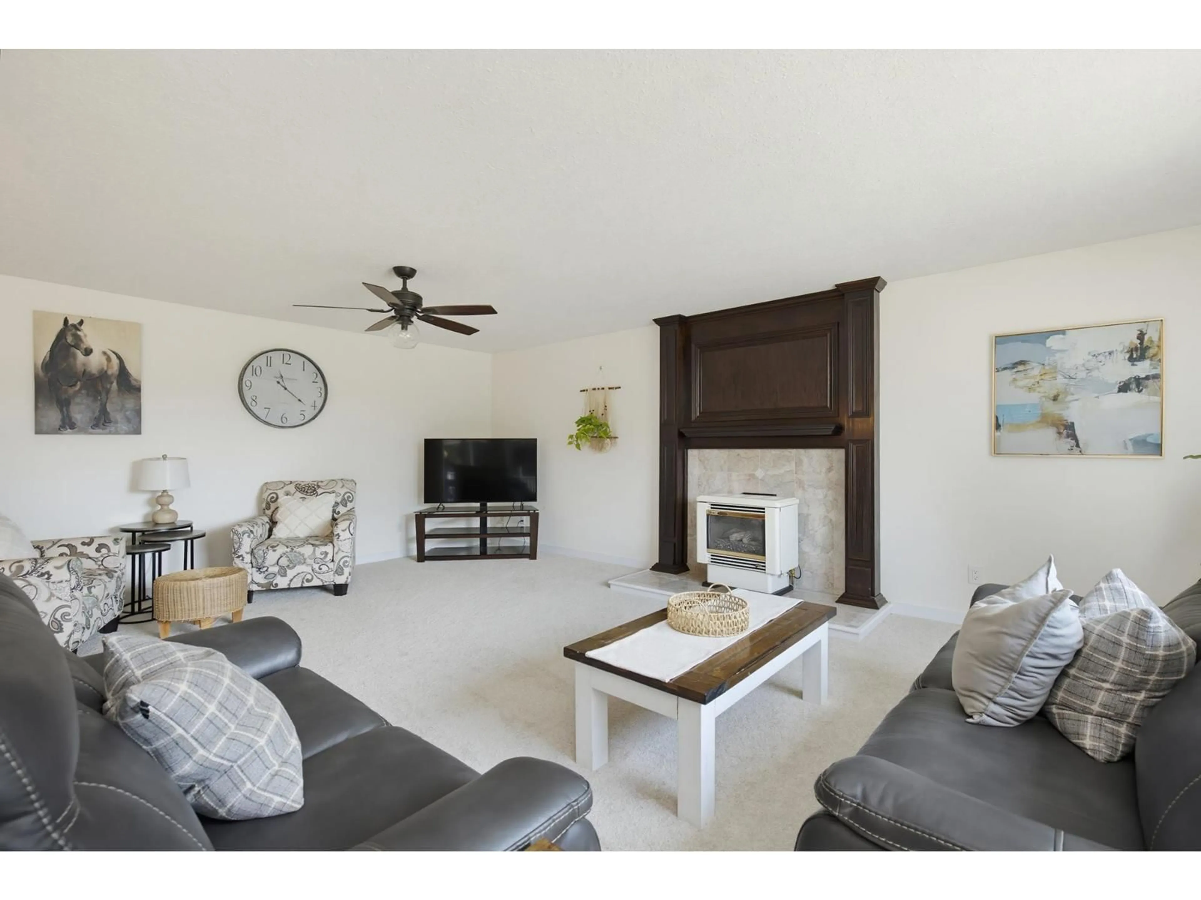 Living room with furniture, unknown for 42045 HUSBAND ROAD, Mission British Columbia V0M1G0
