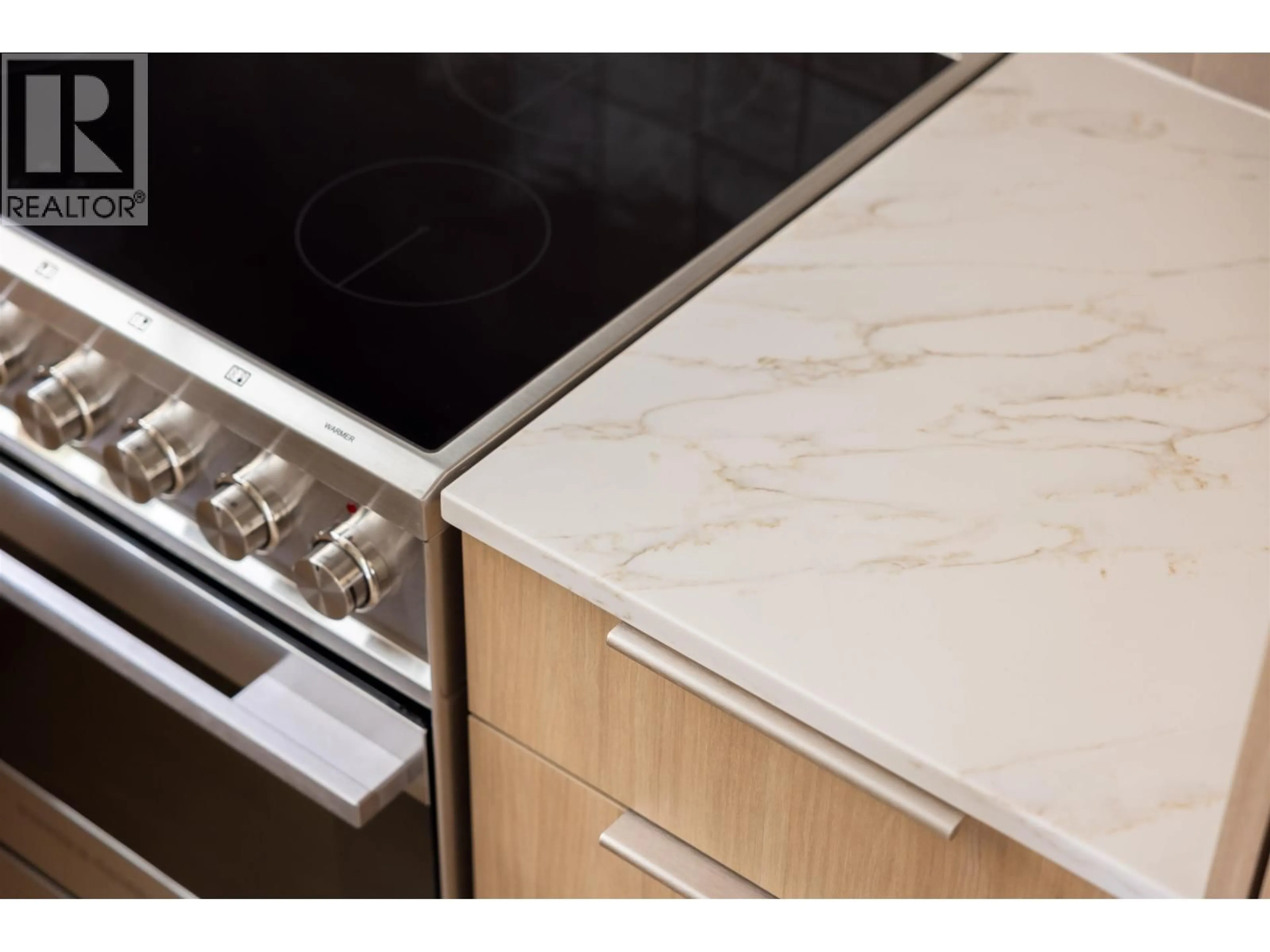 Contemporary kitchen, ceramic/tile floor for 2 - 595 49TH AVENUE, Vancouver British Columbia V5W2H1