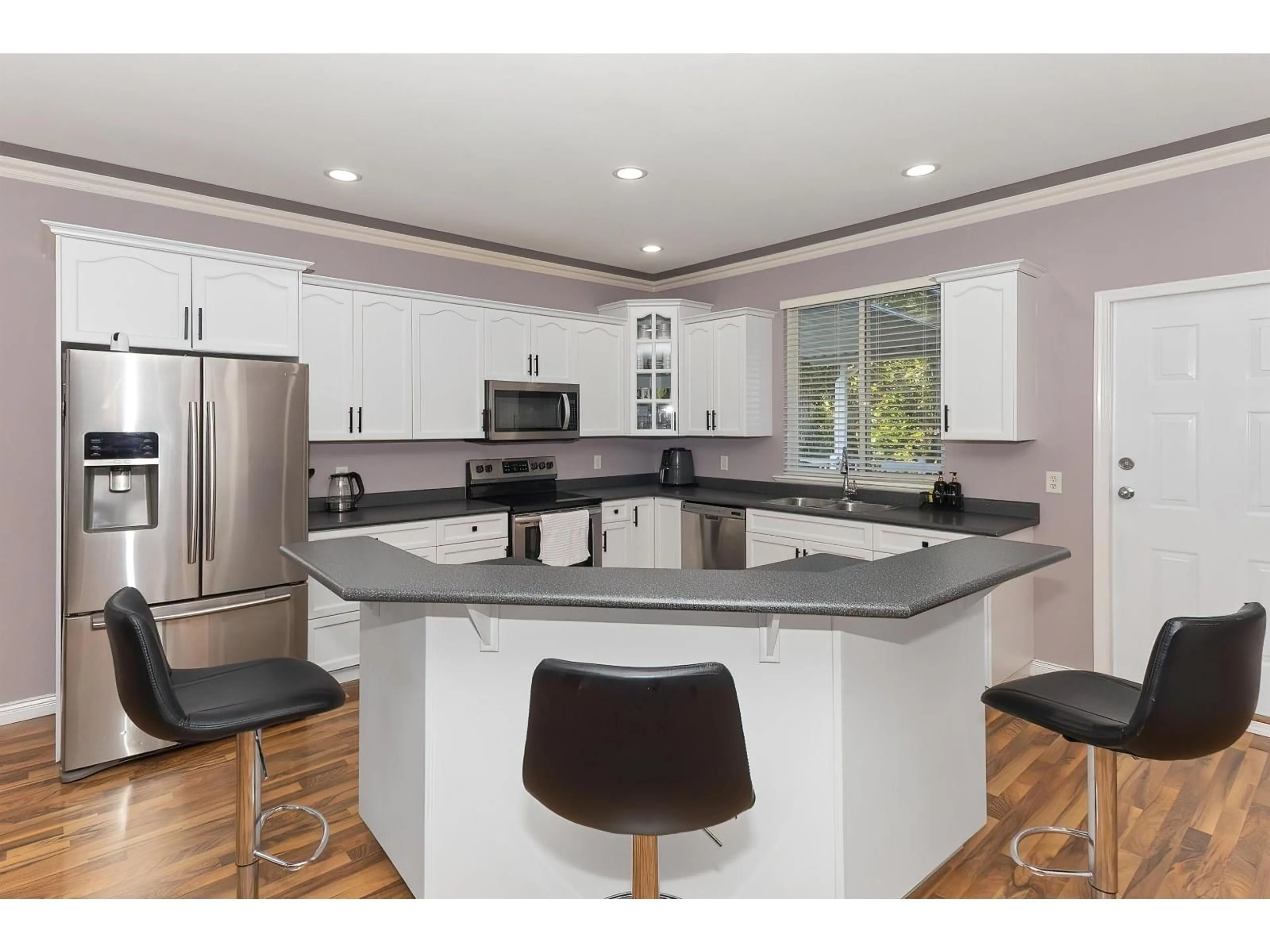 Open concept kitchen, unknown for 33577 12TH AVENUE, Mission British Columbia V2V6Z6